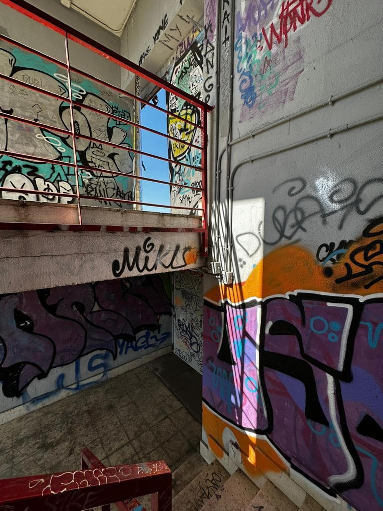 Graffitis en el prking de la estacin de Majadahonda.