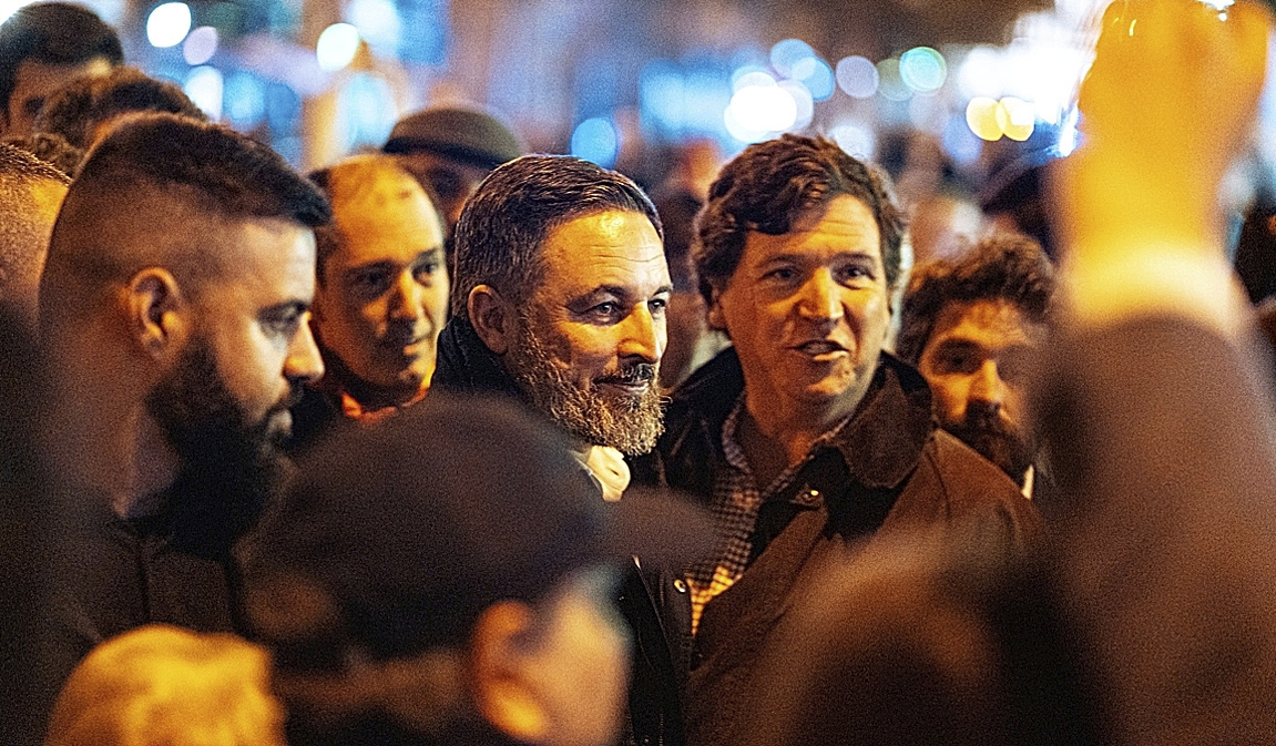 Tucker Carlson, con Santiago Abascal en Madrid.
