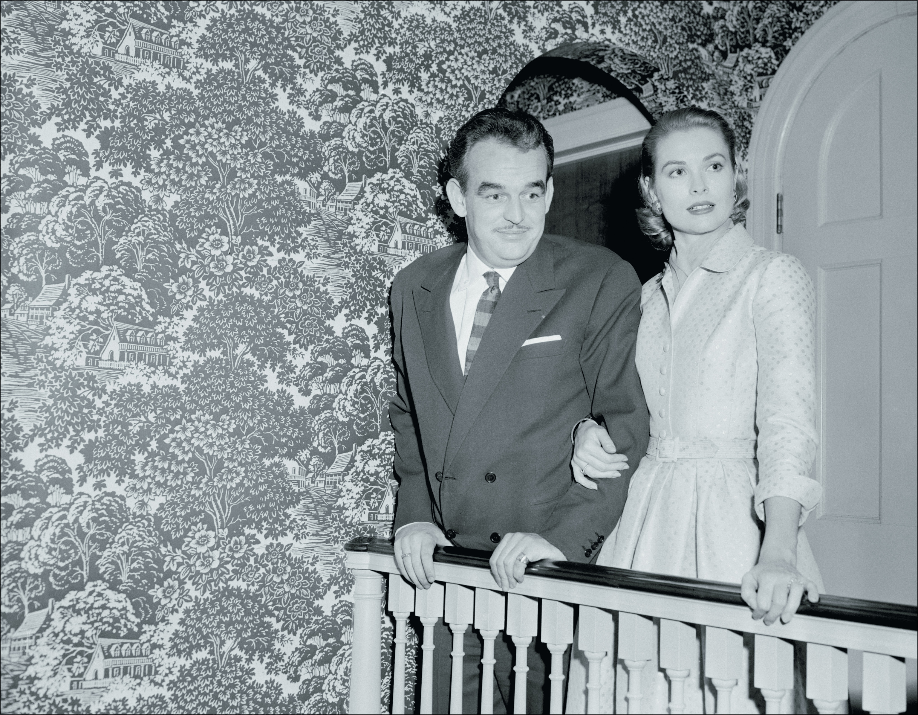 Rainiero de Mónaco y Grace Kelly, en la pedida de mano.