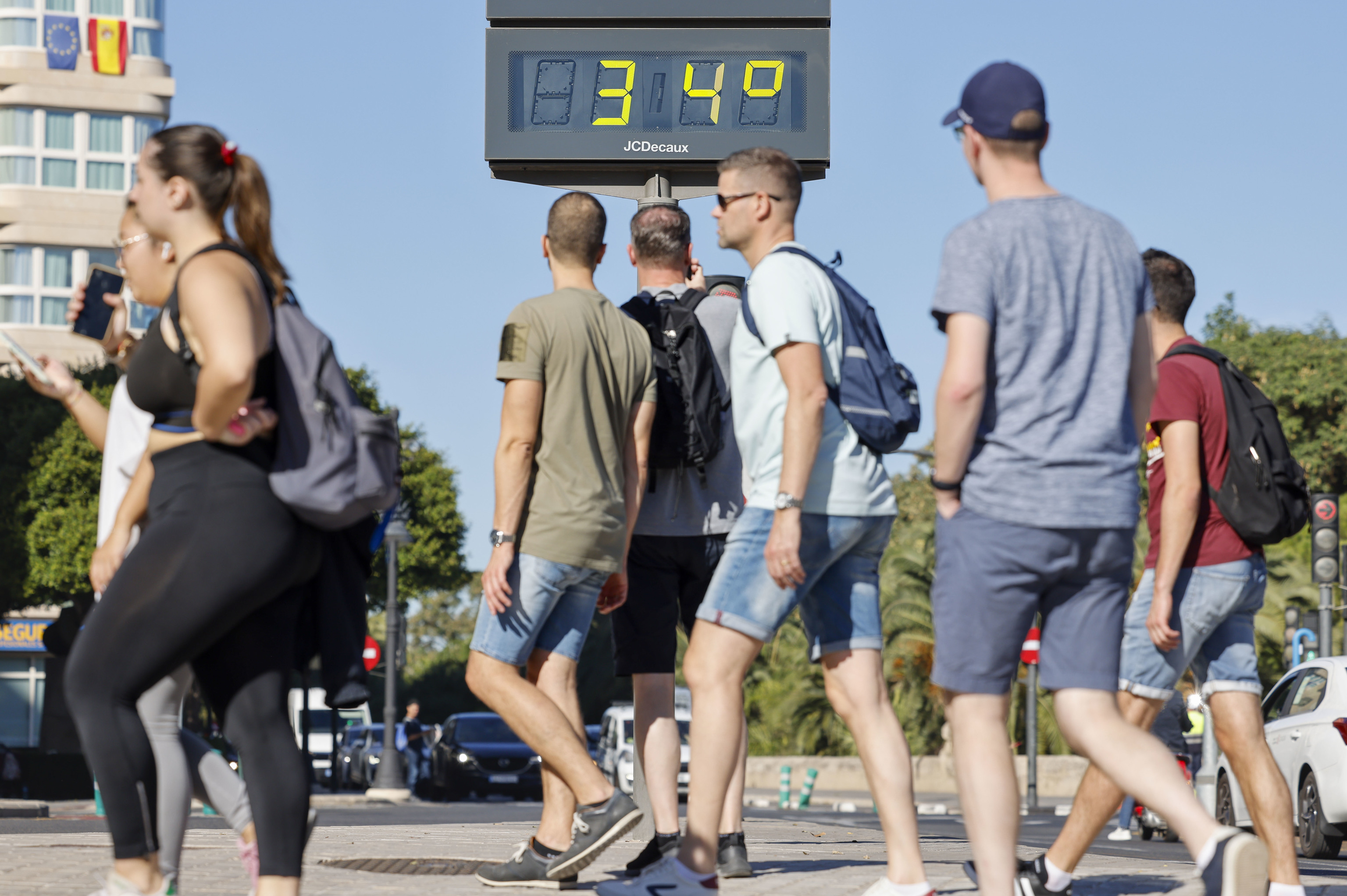 El calor lleg a su punto culminante antes de empezar este lunes. En la imagen, un termmetro en el centro de Valencia, el martes.