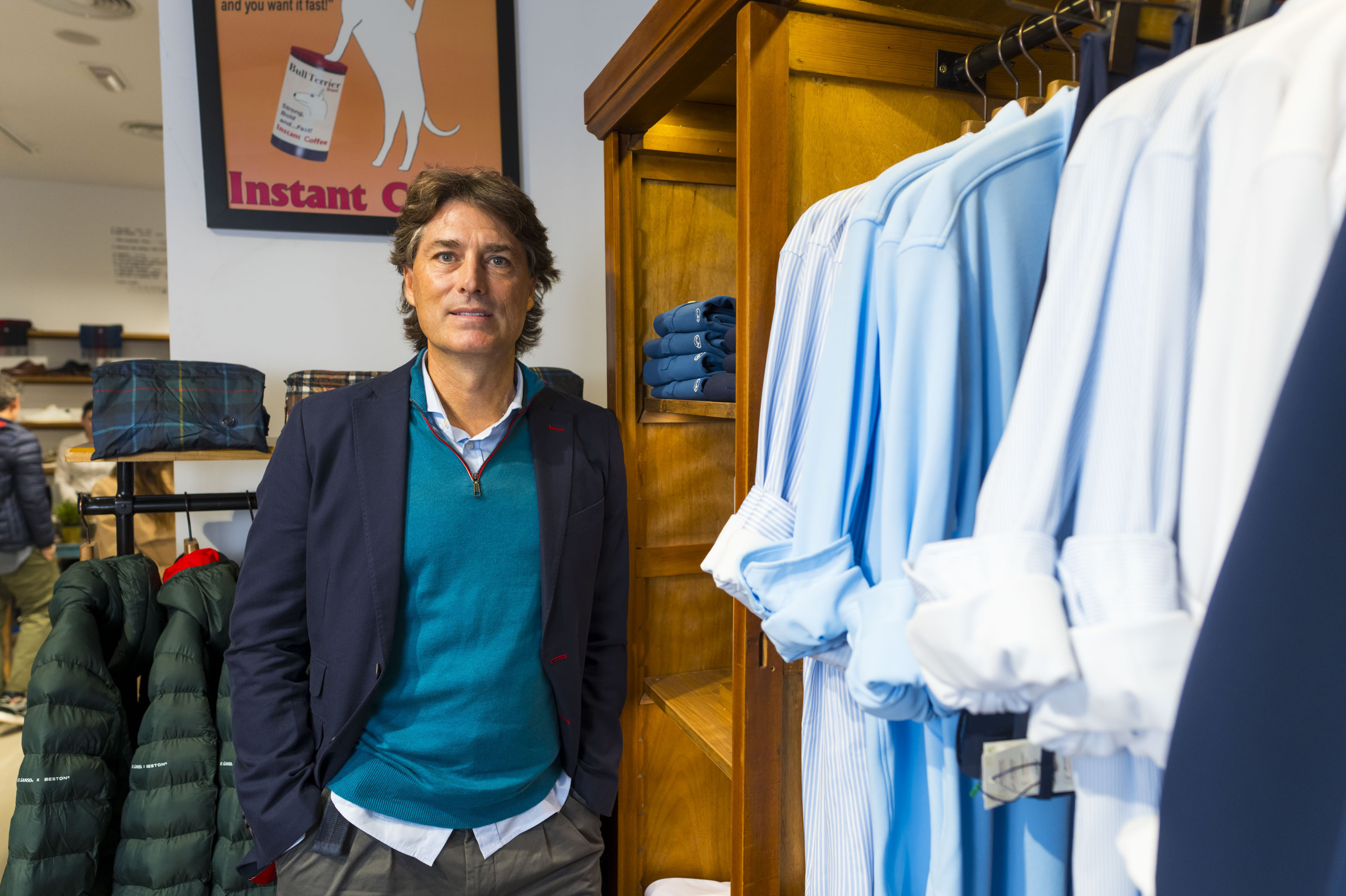Julen Guerrero, ex futbolista y entrenador, posa para EL MUNDO en la tienda de El Ganso de Jorge Juan.