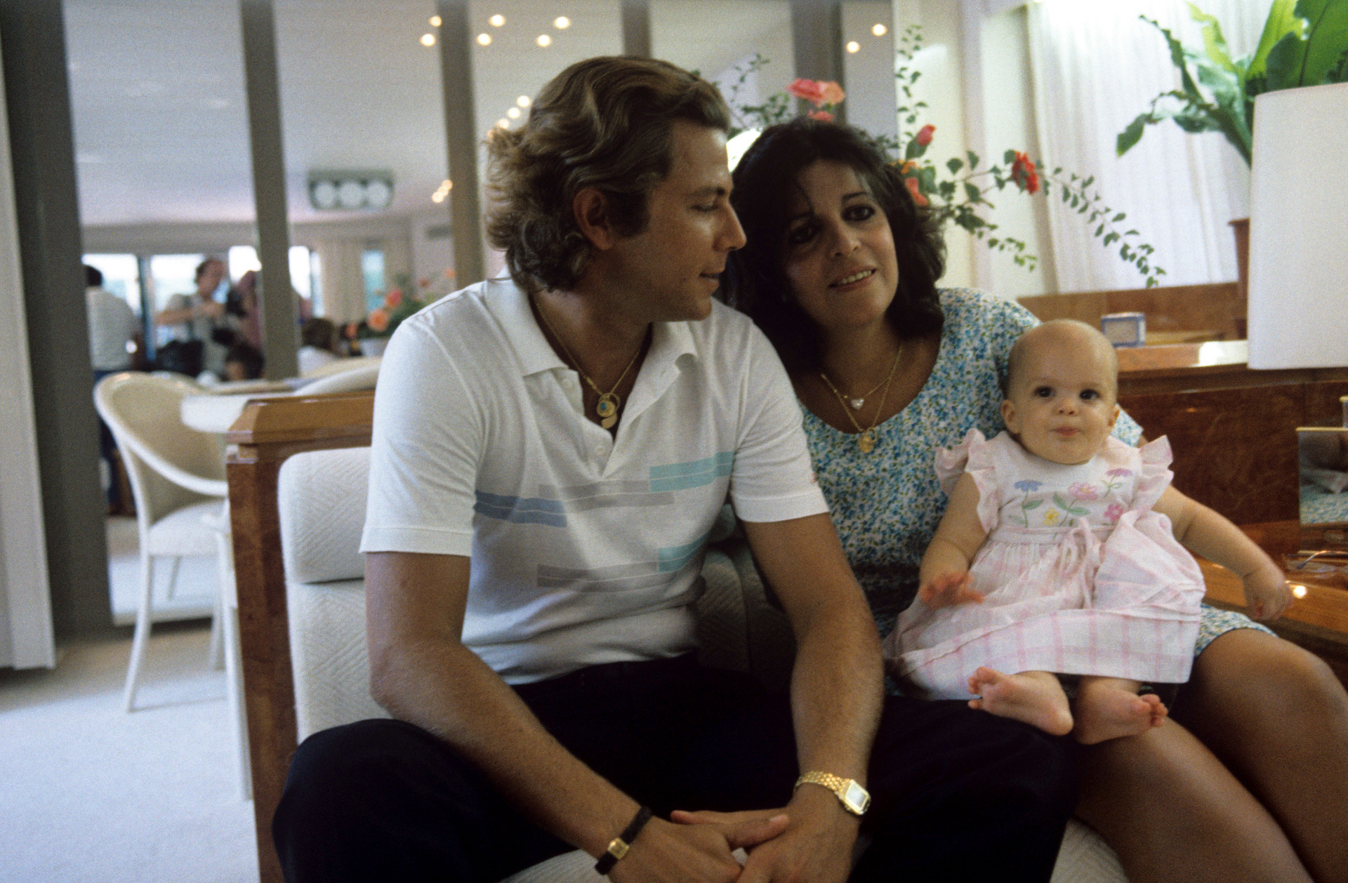 Christina, Thierry Roussel y su hija Athina.
