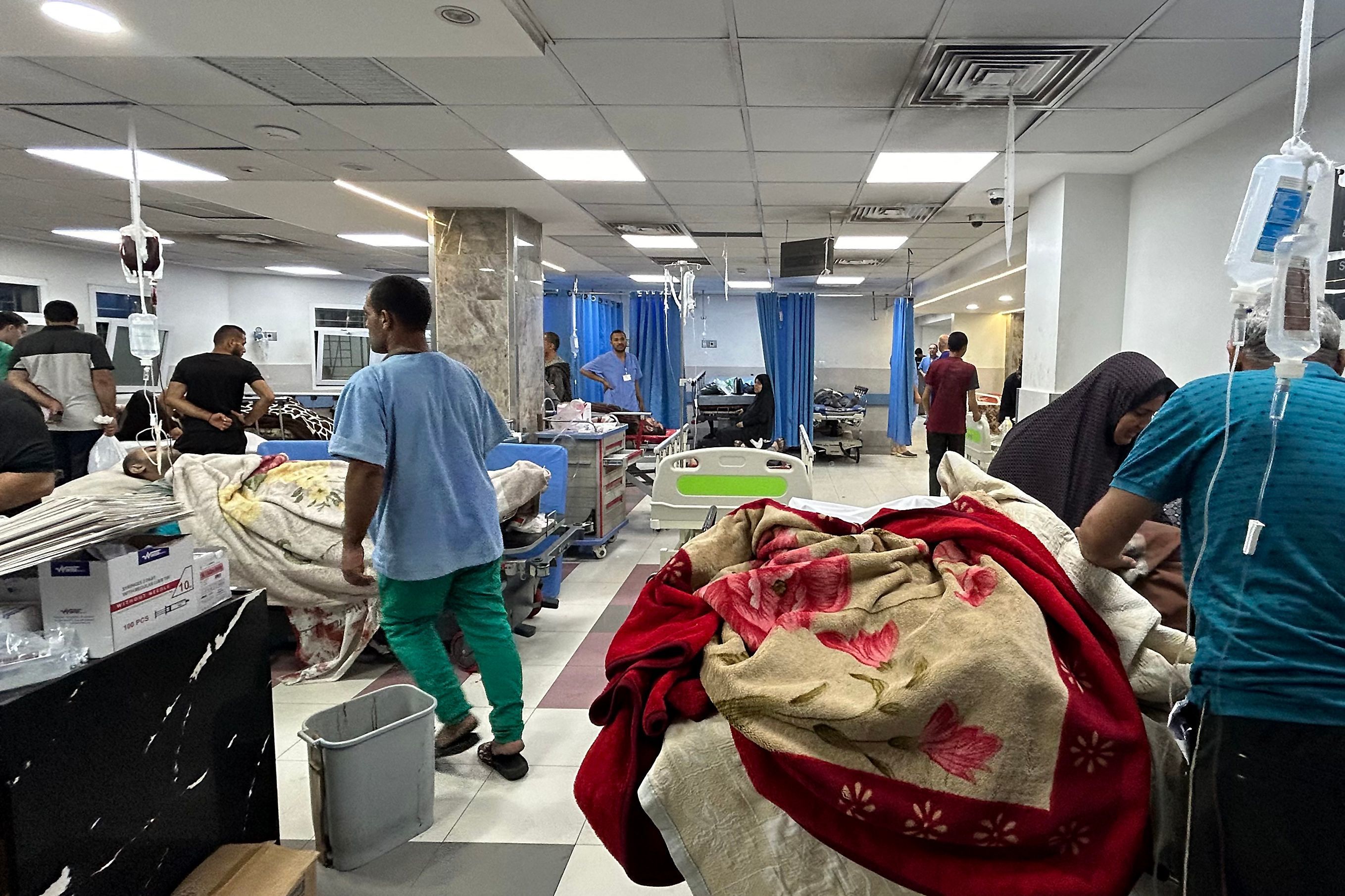 Pacientes y mdicos en el hospital Al Shifa de Gaza.