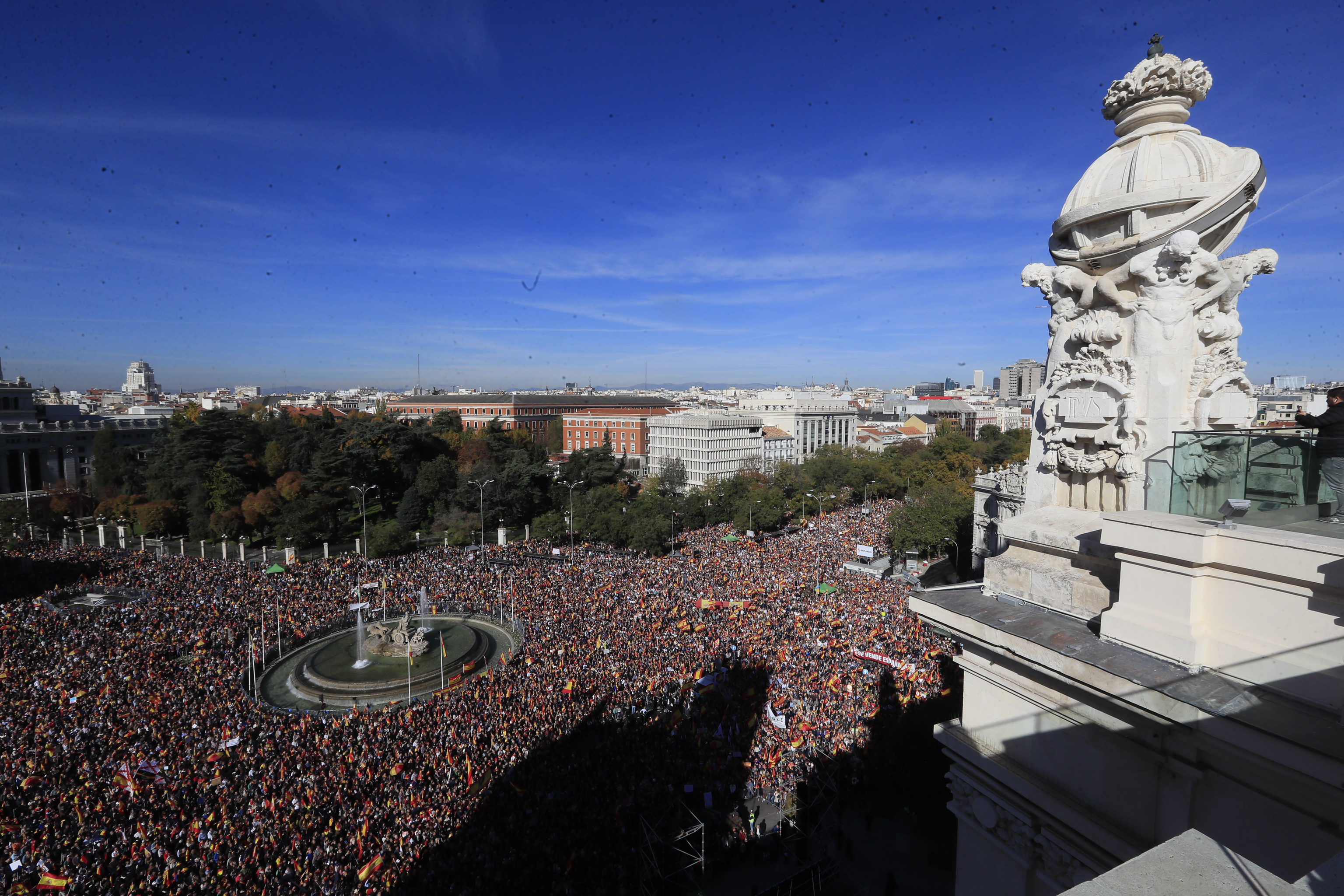 Miles de personas protestan en Madrid contra la amnistía - Foto 16 de 23