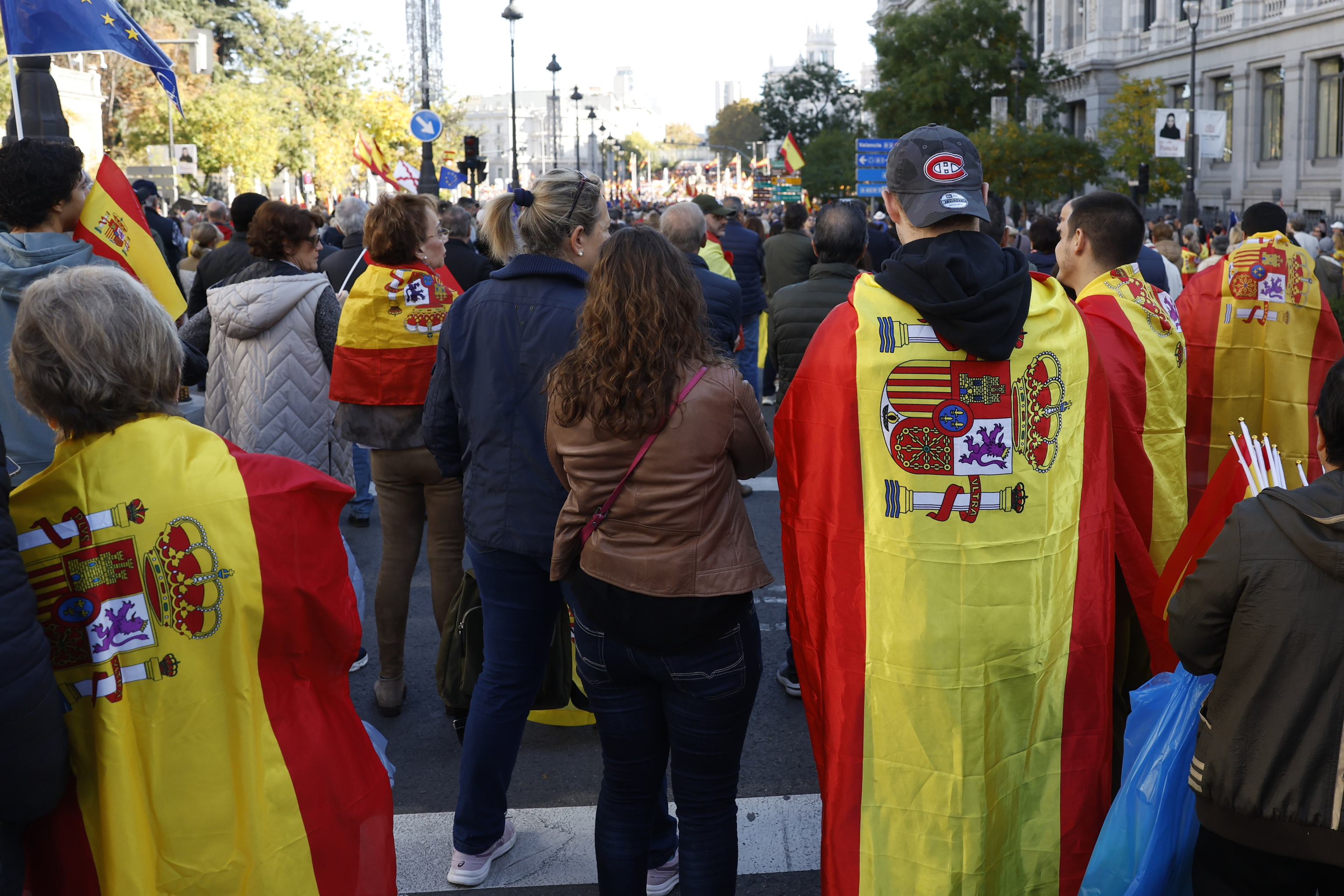 Miles de personas protestan en Madrid contra la amnistía - Foto 18 de 23