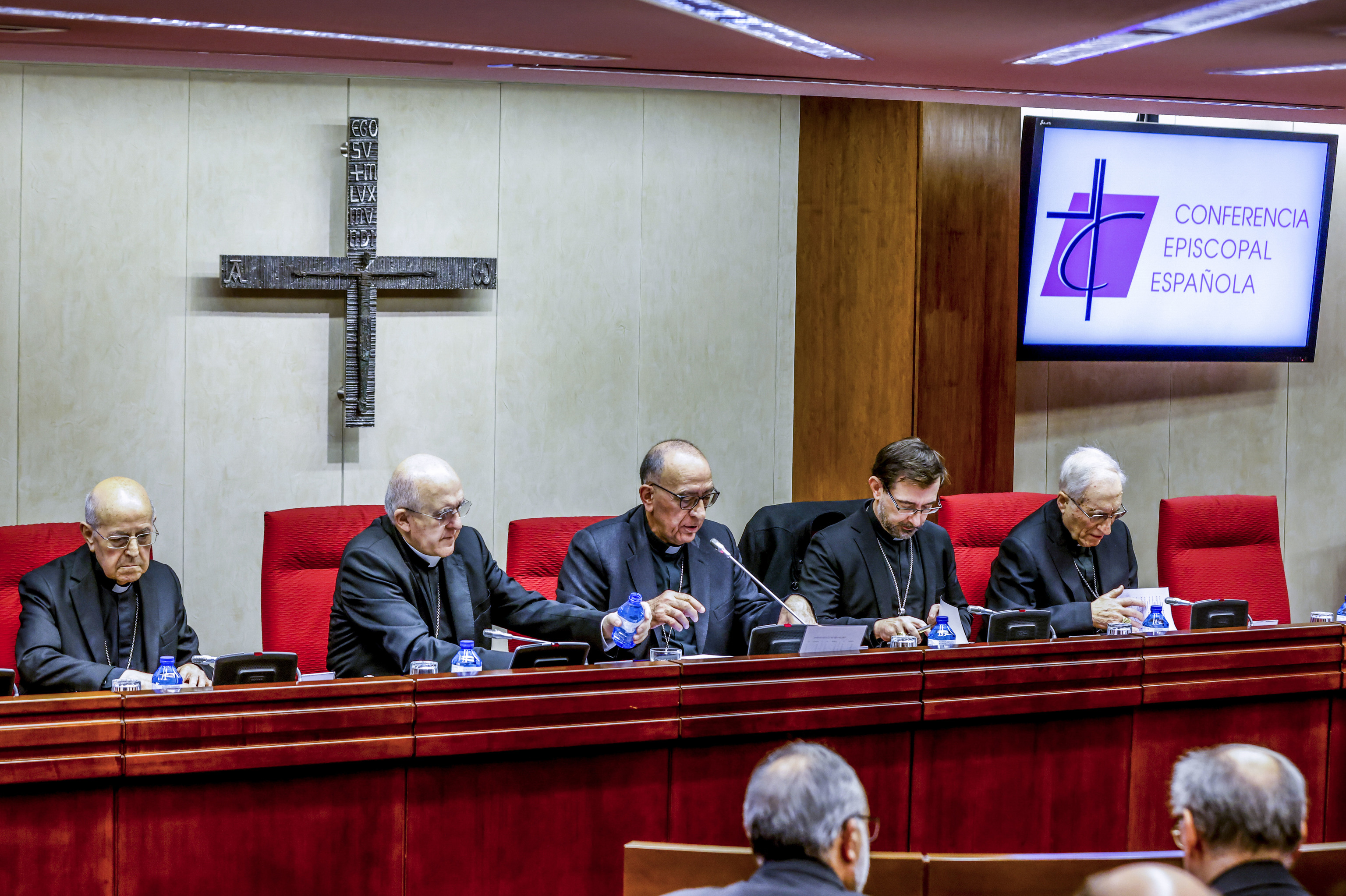 Reunión de la Asamblea Plenaria de la Conferencia Episcopal Española, presidida por Juan José Omella (centro).