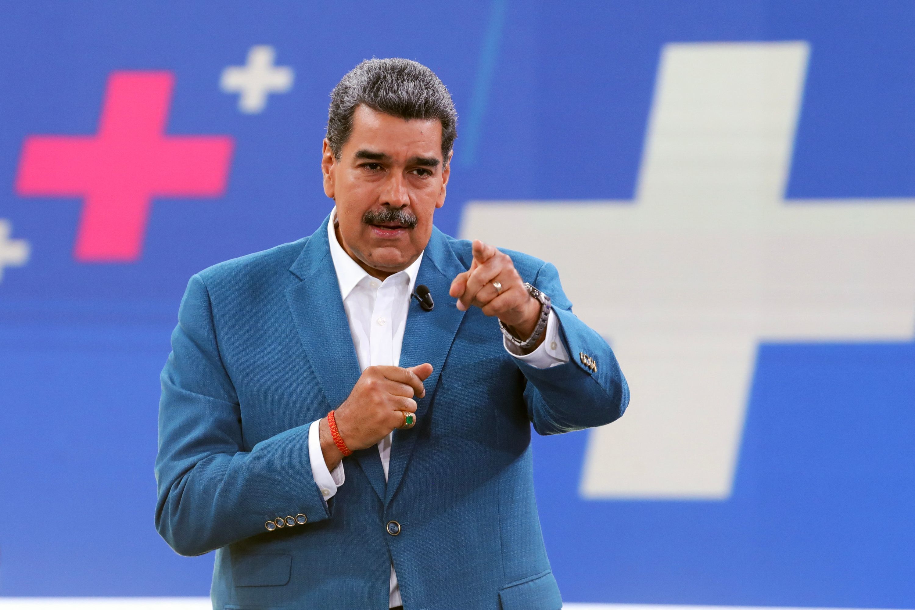 Nicolás Maduro arremete contra Javier Milei: "En Argentina ganó la extrema  derecha neonazi, que pretende recolonizar América Latina" | Internacional