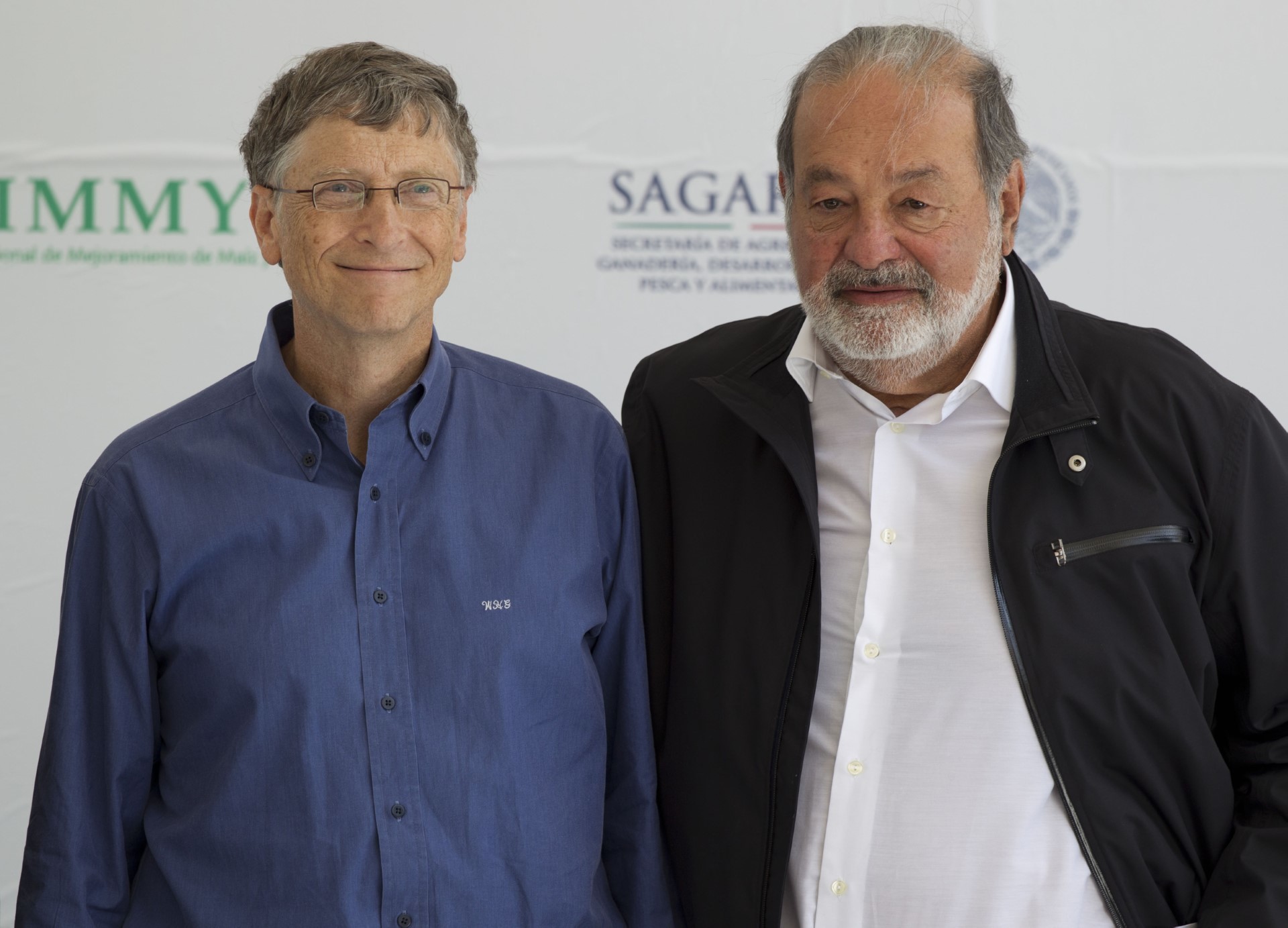 Carlos Slim (d) y Bill Gates (i) encabezan la lista de emisiones de CO2. En la imagen, en la inauguración de un centro de investigación en México
