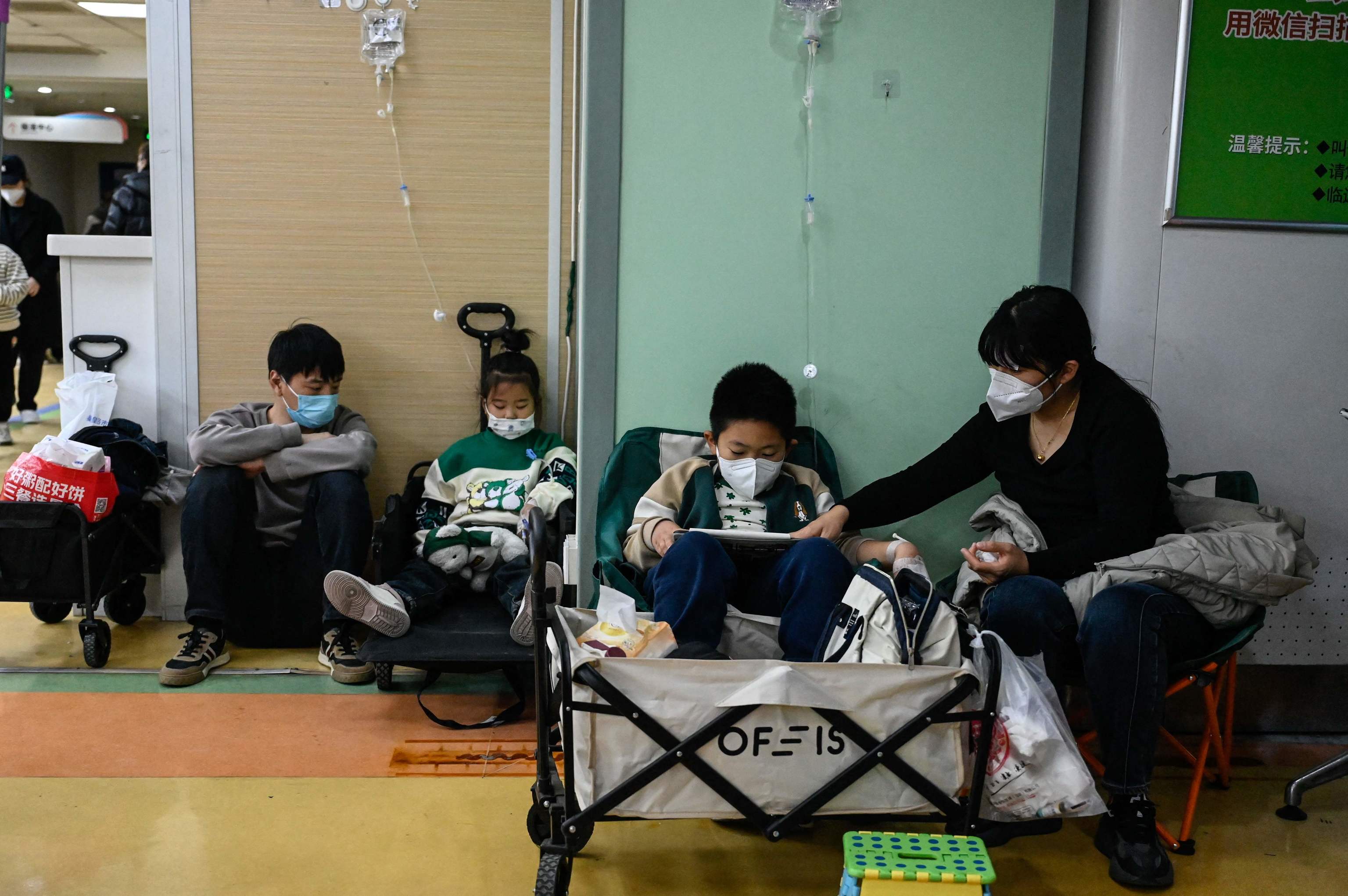 Hospitales chinos desbordados por un brote de neumonía en niños: la OMS  pide a Pekín información sobre el aumento de enfermedades respiratorias |  Salud