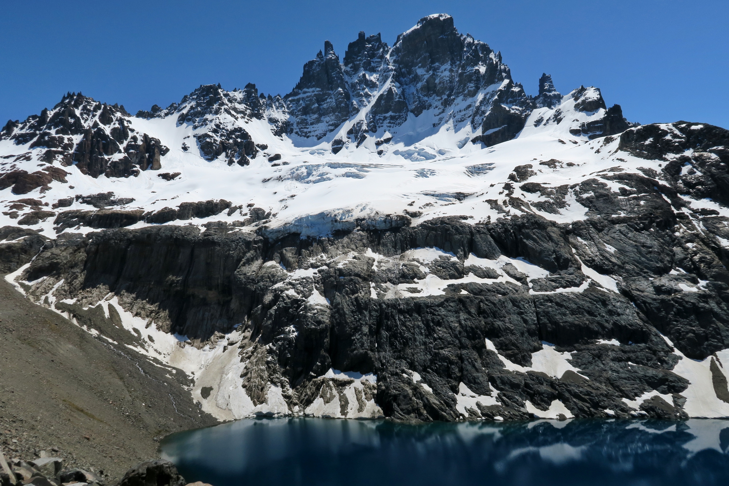 Laguna glaciar de Cerro Castillo.