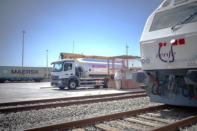 Cepsa y Renfe completan con éxito su gran test en el transporte ferroviario con combustible renovable
