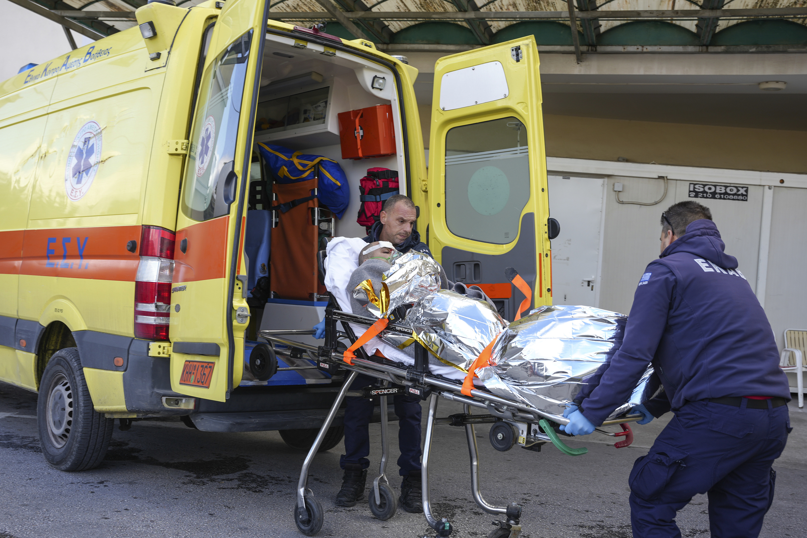 Gran despliegue en Grecia para rescatar a 13 personas tras el naufragio de un carguero frente a la isla de Lesbos