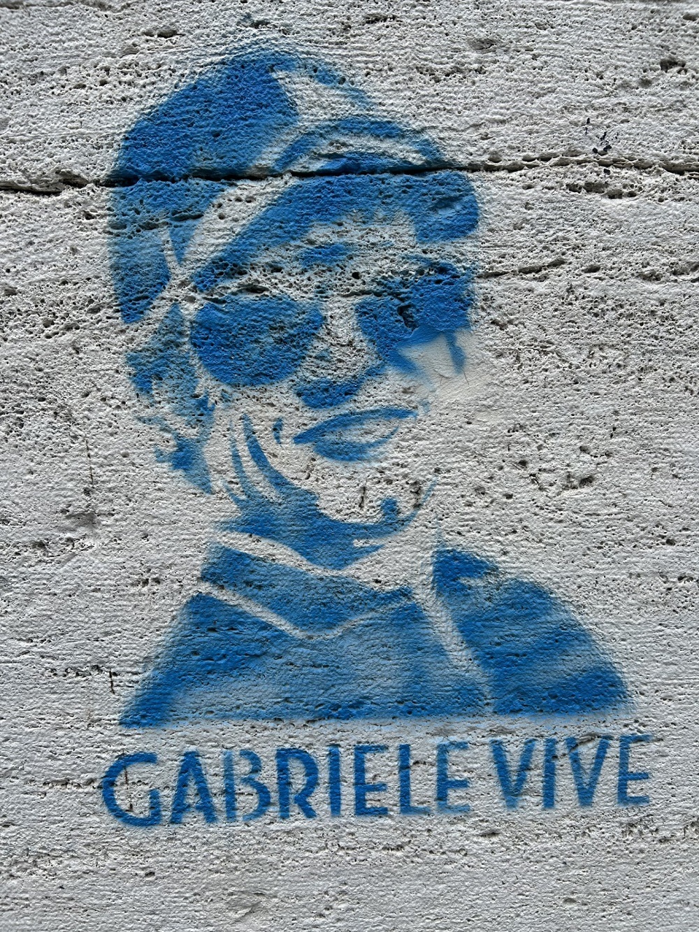 Una pintada de Gabrielle Sandri en una calle de Roma.
