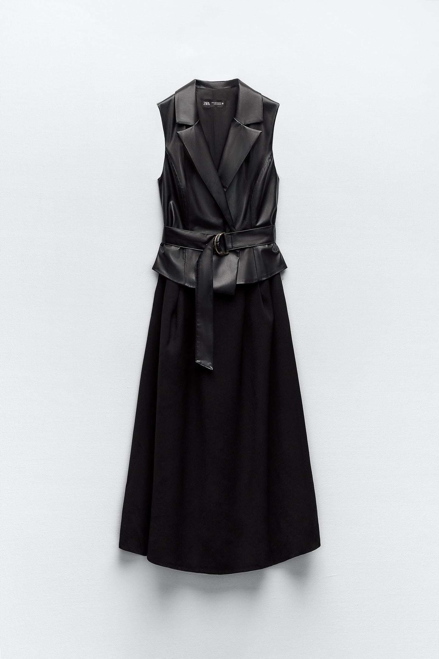 Estos son los vestidos de Zara de nueva temporada: midi combinado con efecto piel