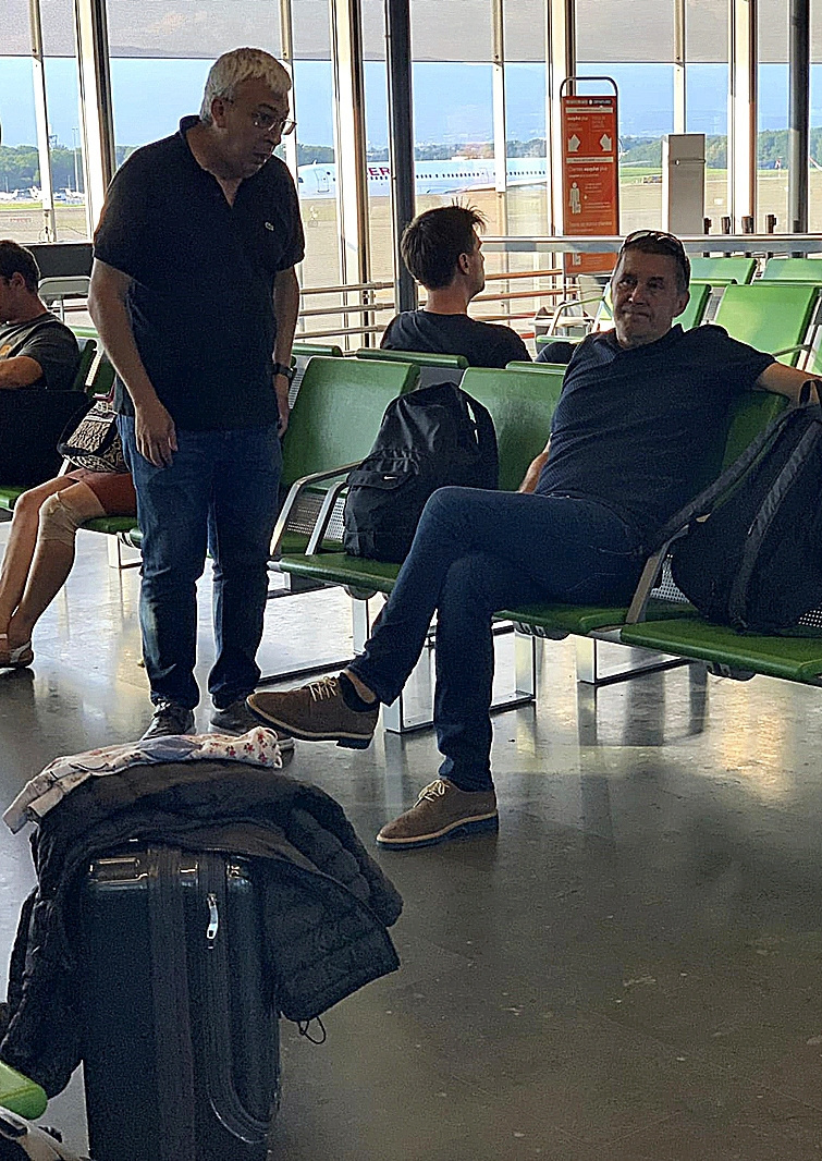 Arnaldo Otegi, en el aeropuerto de Ginebra.