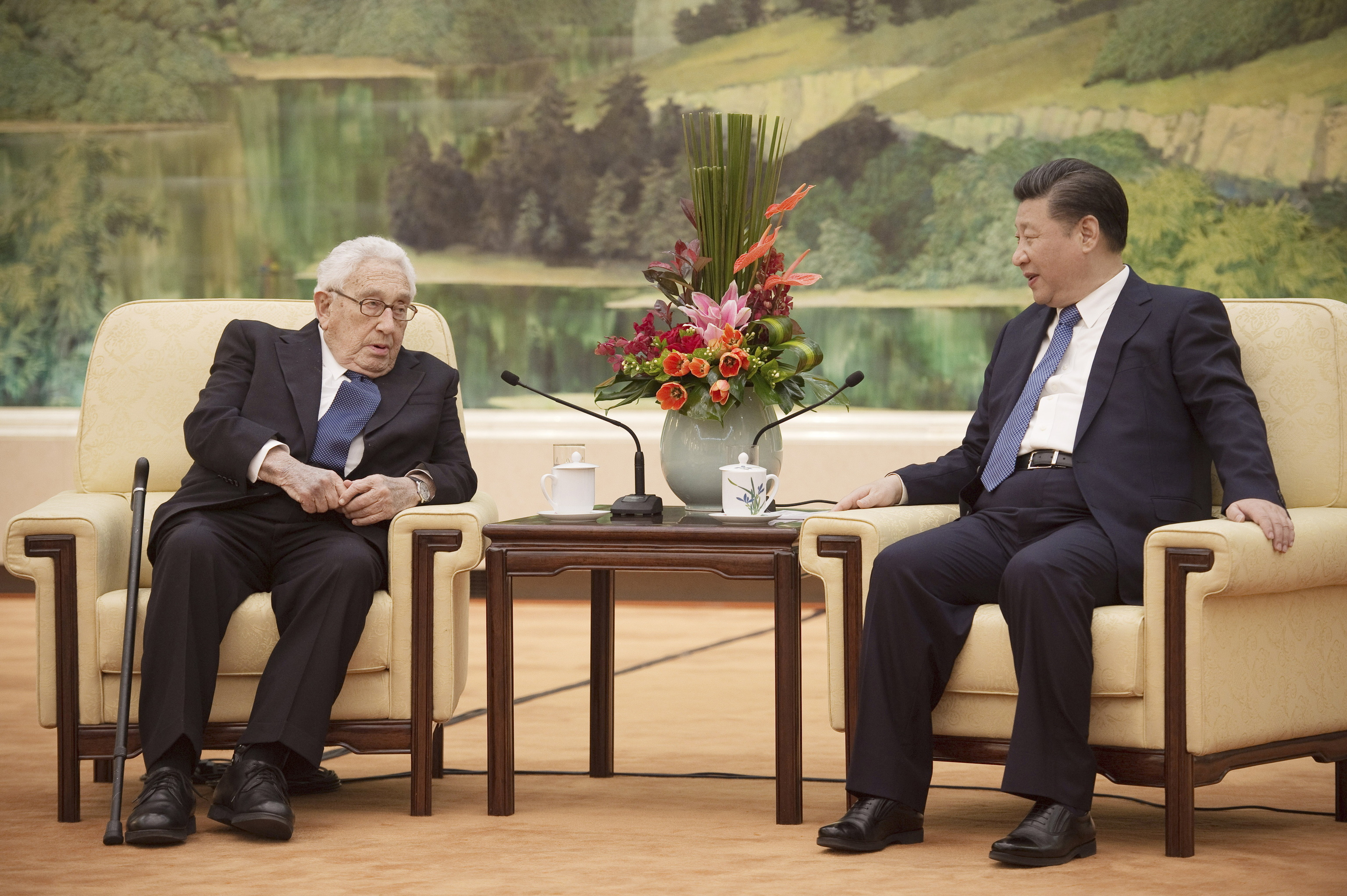 China despide a su «viejo amigo» Kissinger