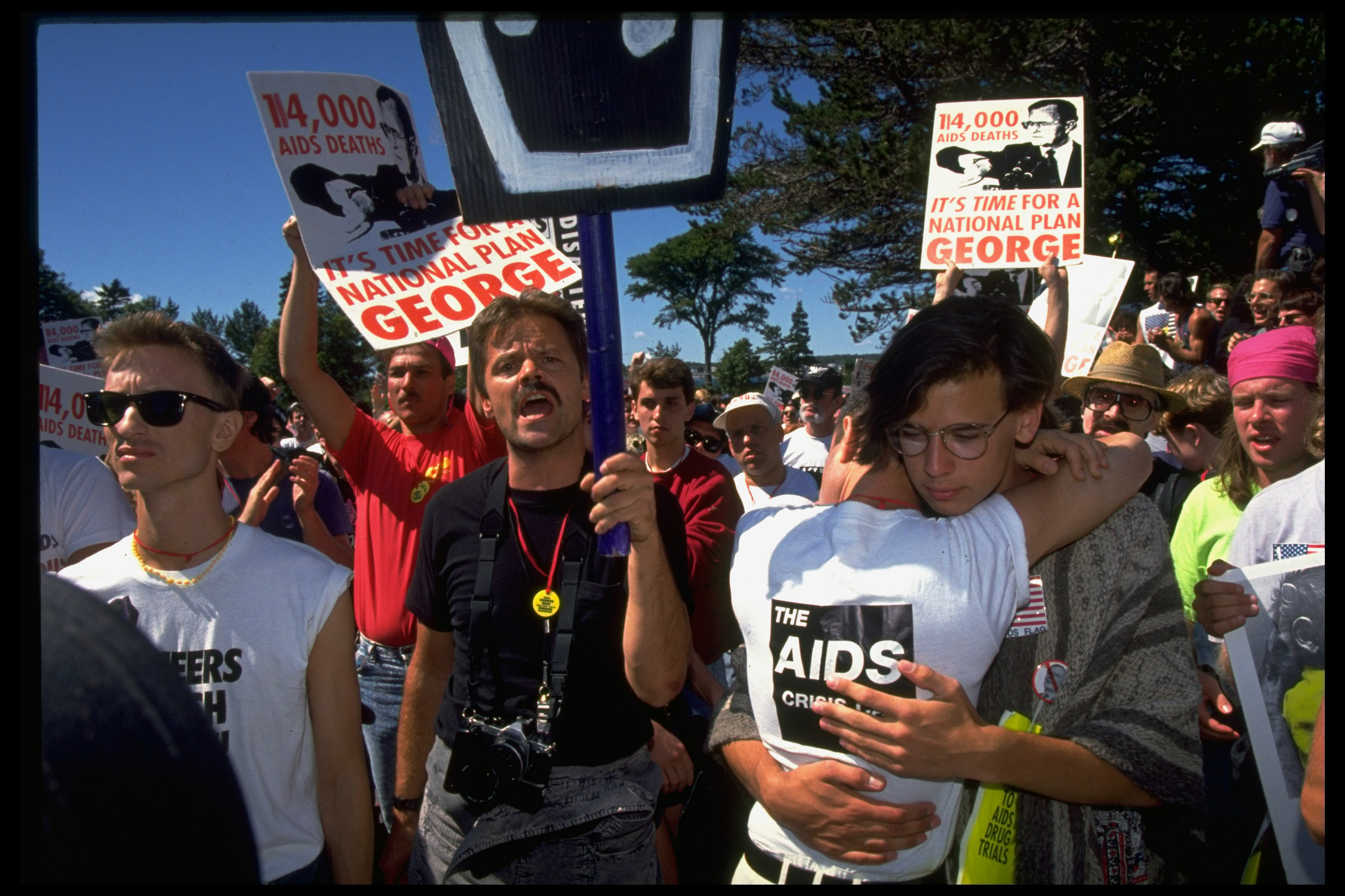 Protestas del colectivo gay contra la política del presidente Bush sobre el sida en una manifestación organizada por Act Up en los años 90.
