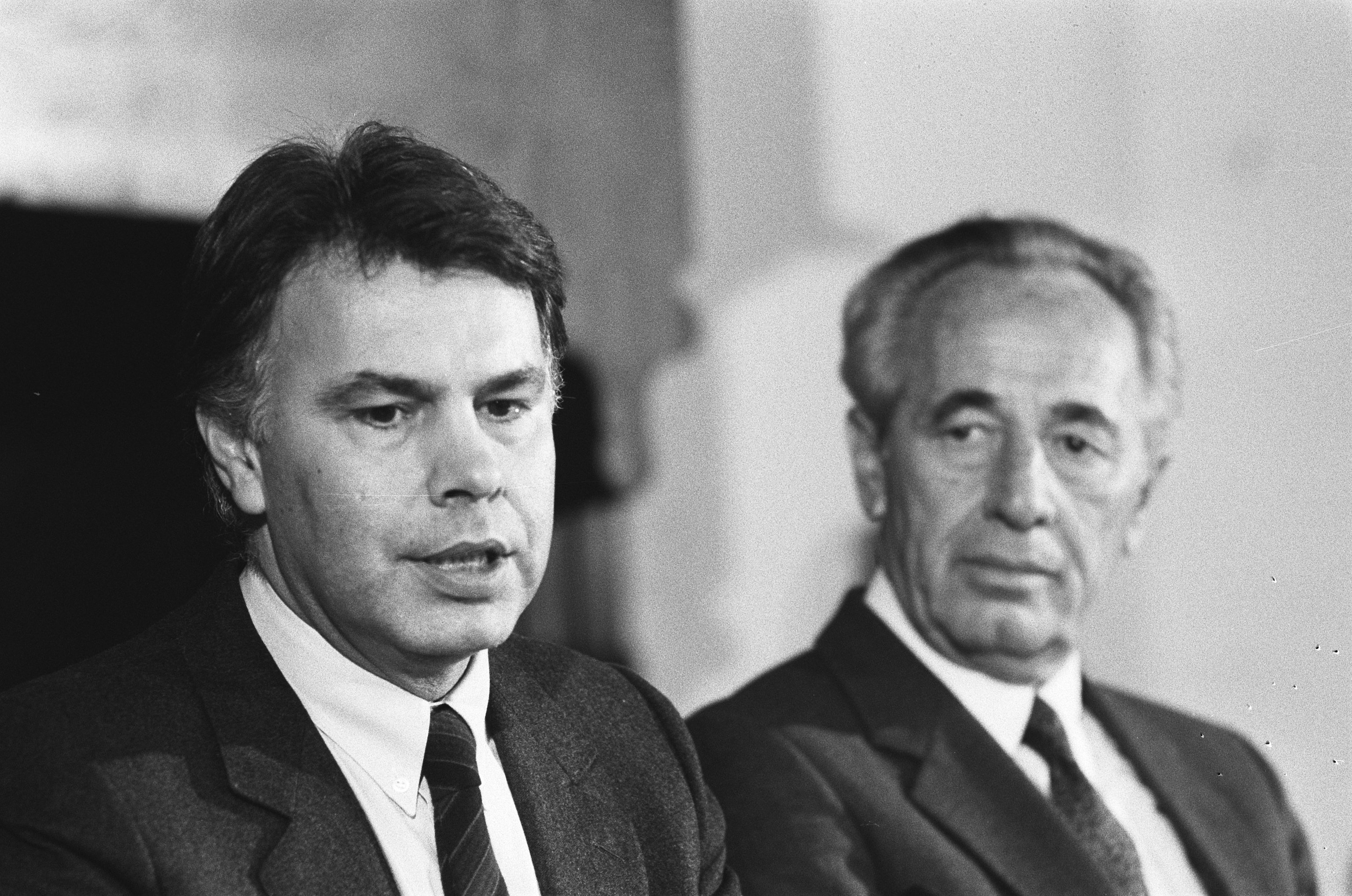 Felipe González junto a Simon Peres en 1986