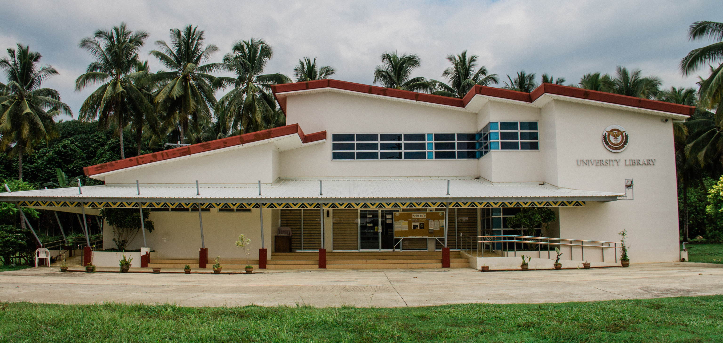 Biblioteca de la Universidad de Mindanao.