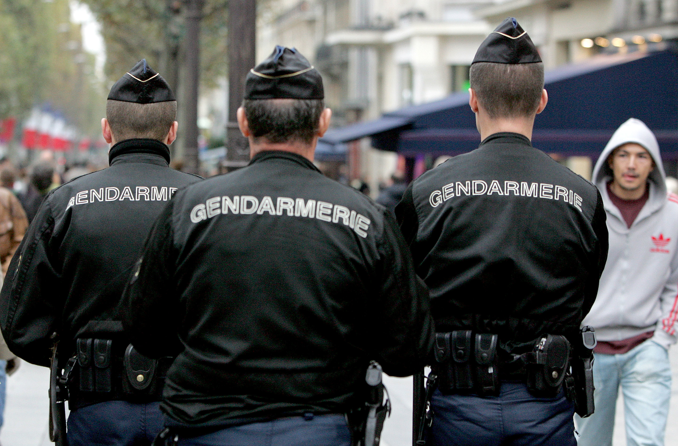 Un incendio escondía el asesinato de una pareja  a tiros a manos de su hijo adolescente en Francia
