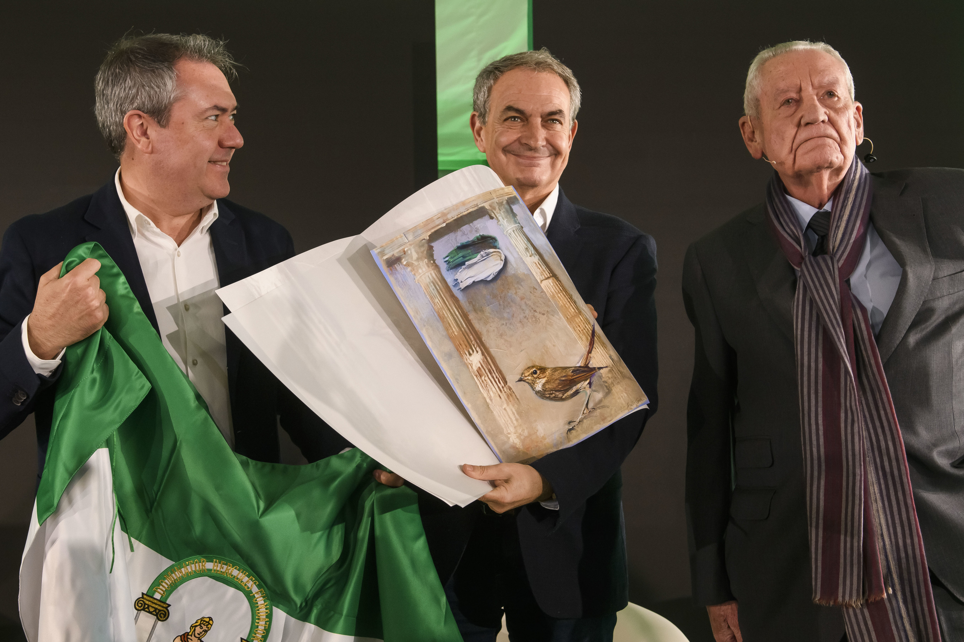 Juan Espadas, José Luis Rodríguez Zapatero y Rafael Escuredo, en los premios 4 de Diciembre.