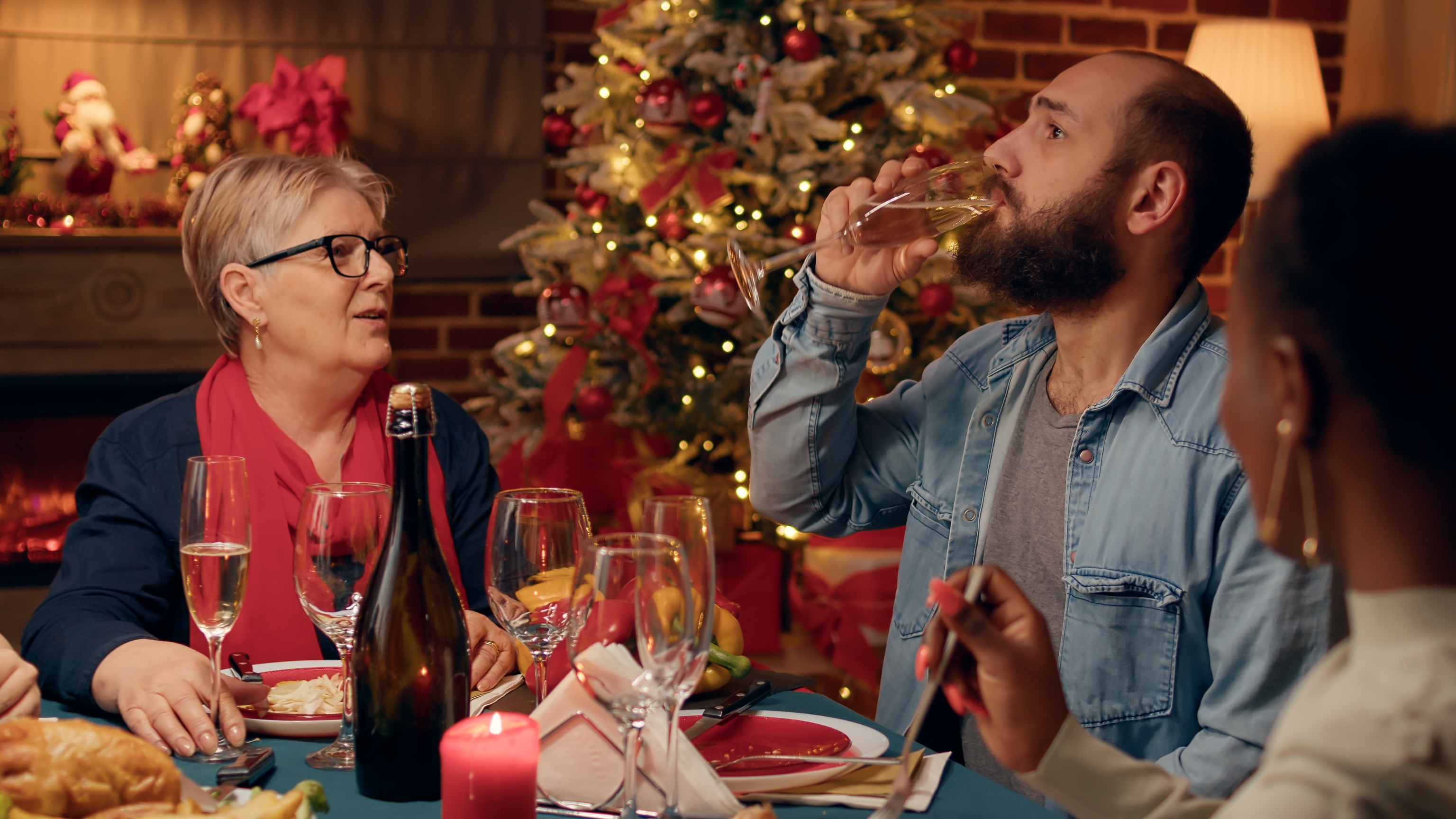 Cómo sobrevivir a las cenas familiares en Navidad con la suegra y el cuñado sentados a la mesa