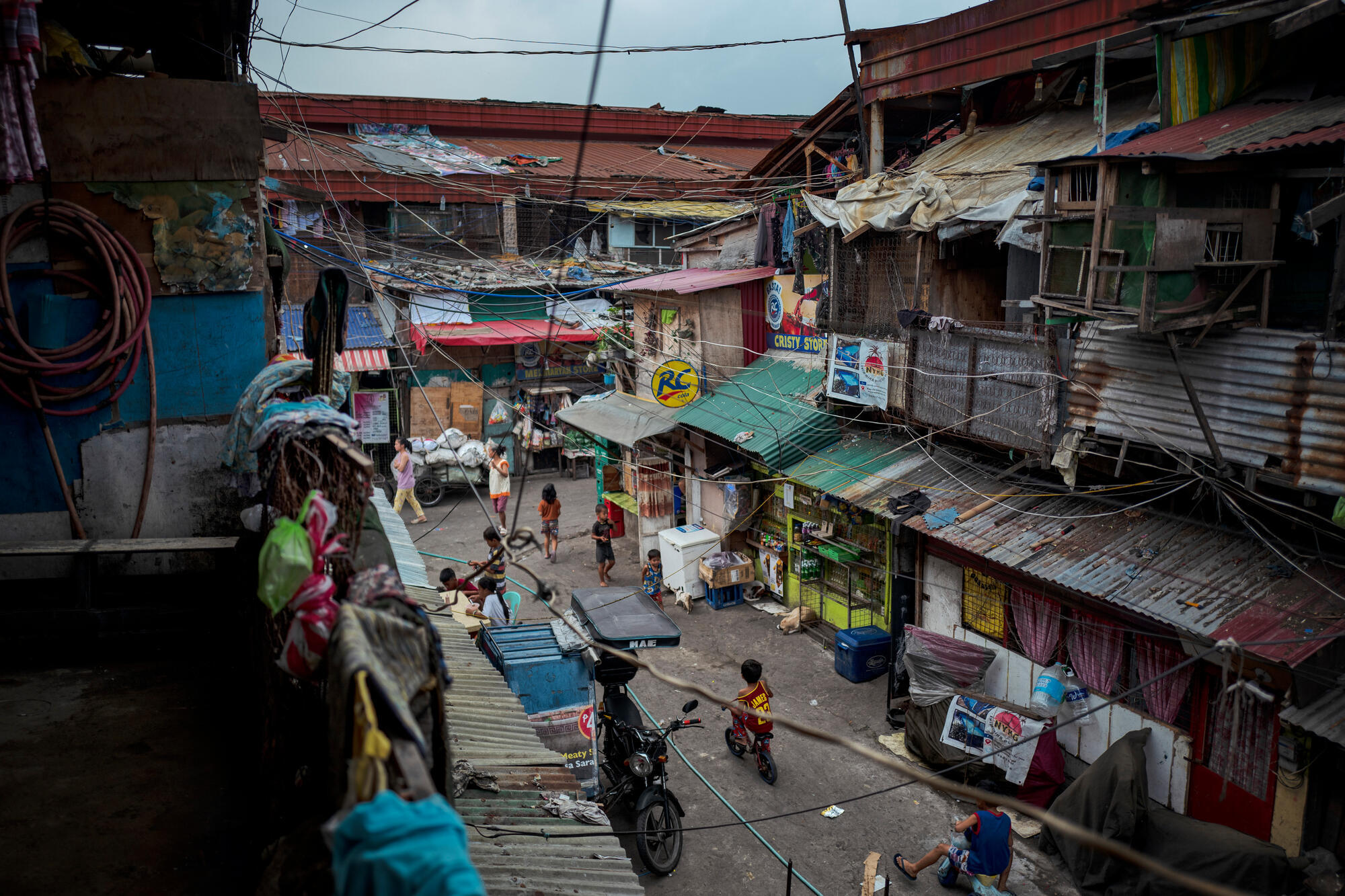 La vida en Happyland, el barrio más marginal de Manila golpeado por la tuberculosis