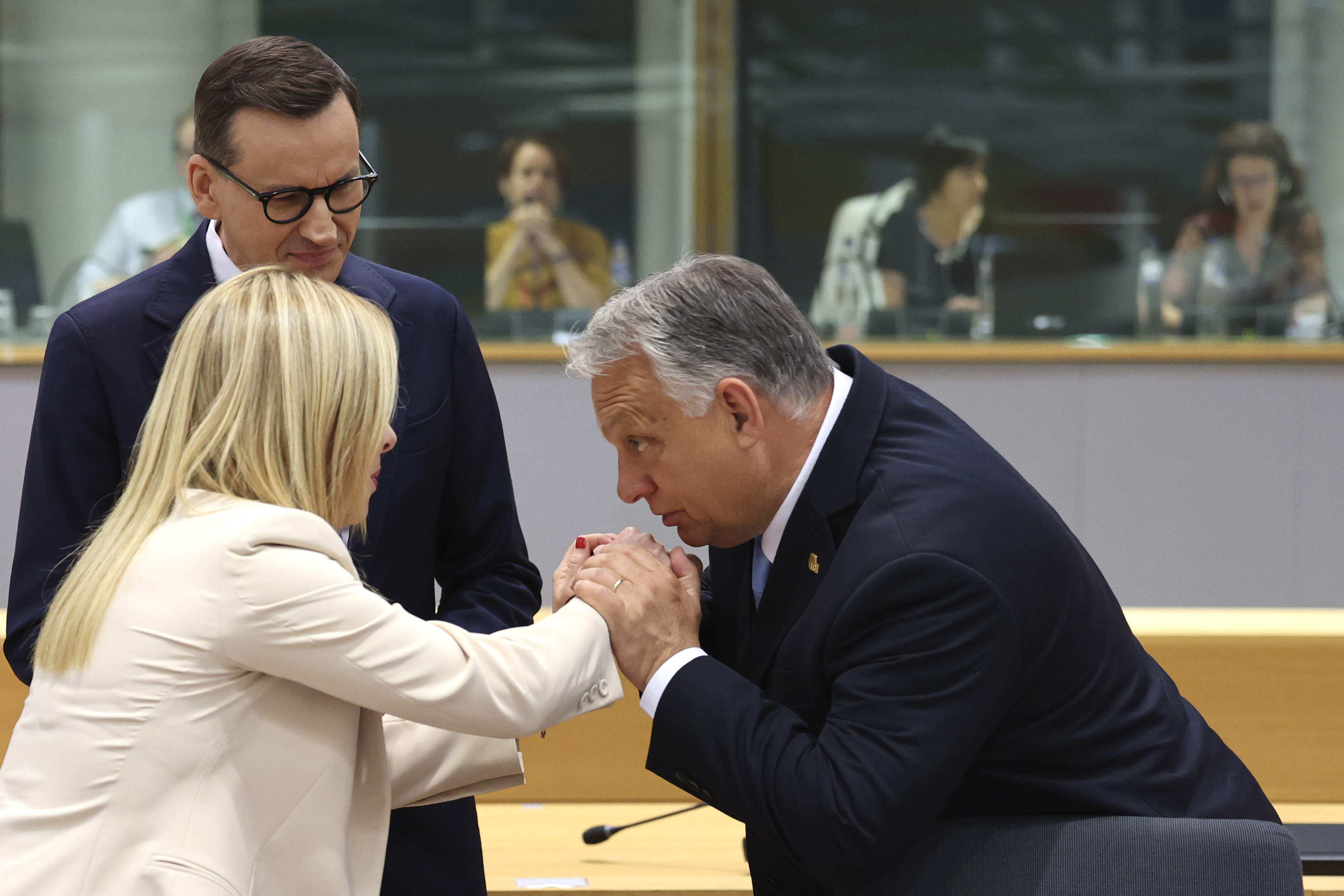 Viktor Orban amenaza con reventar el último Consejo Europeo del año si se intenta aprobar la apertura de negociaciones con Ucrania