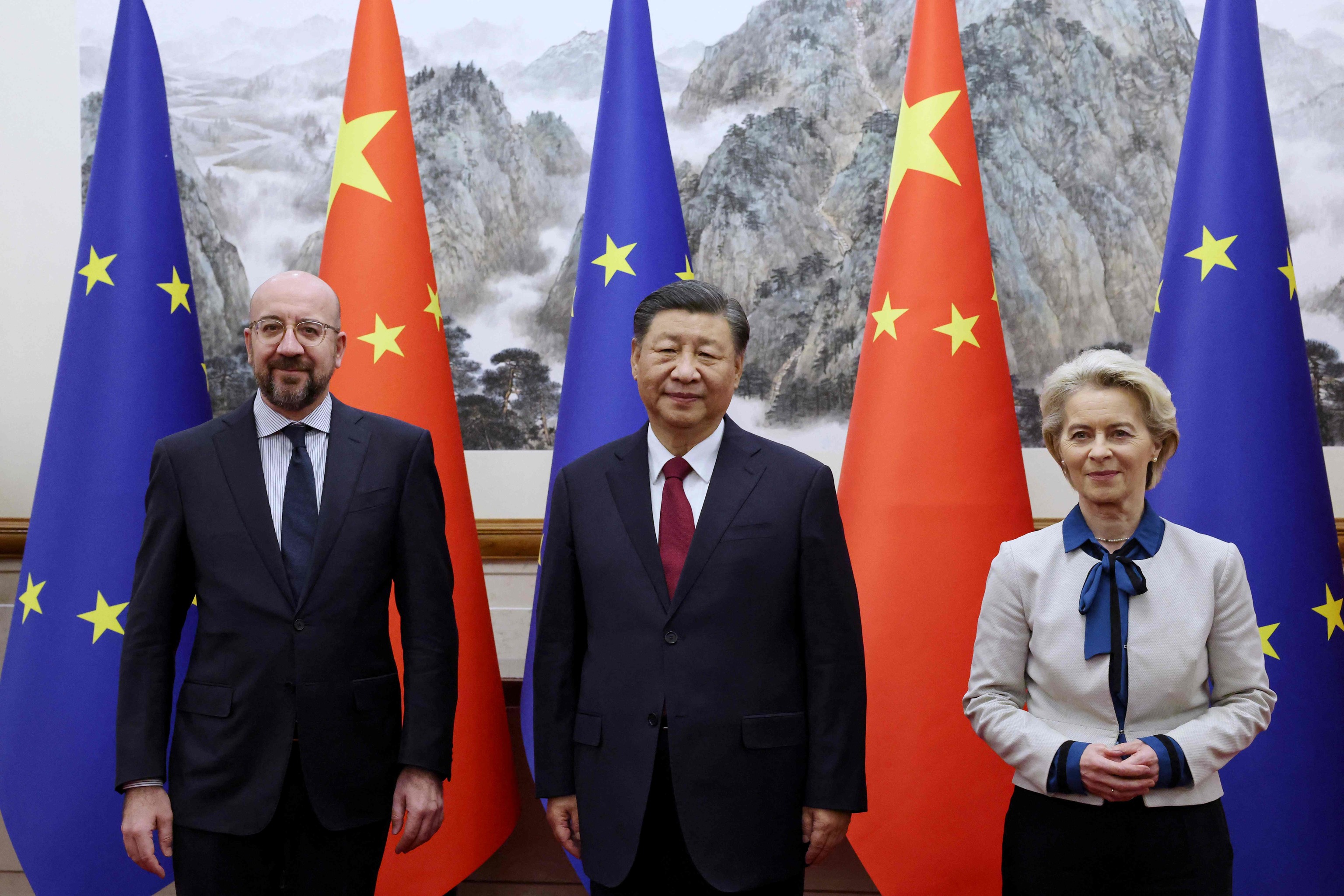 Xi Jinping, Charles Michel y Ursula von der Leyen.
