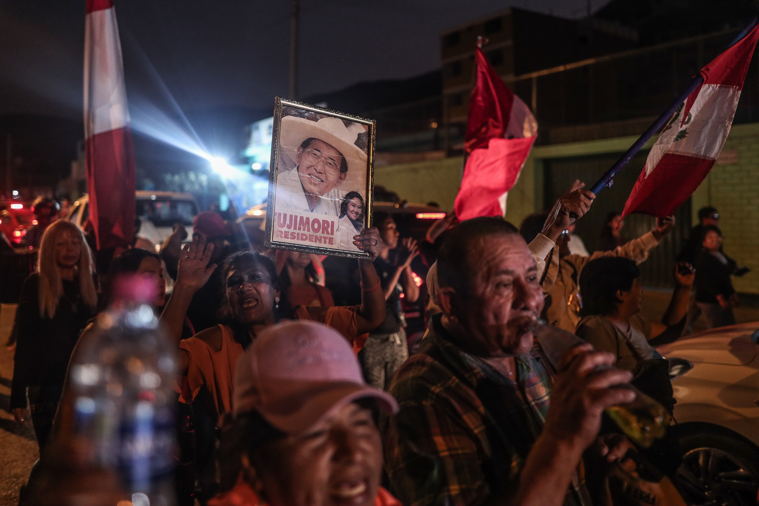 Perú: El dictador en la calle y la presidenta, bajo mínimos