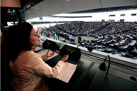 Una intérprete en el Parlamento Europeo.
