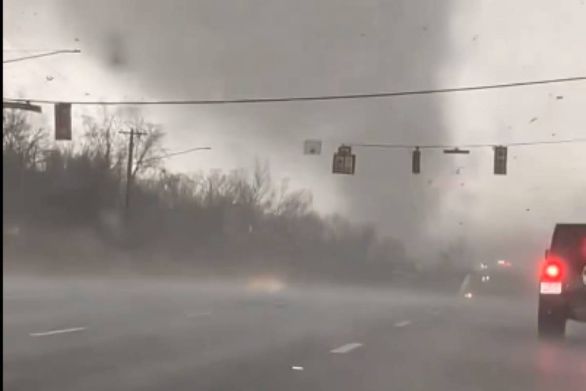 Al menos seis muertos y cuantiosos daños por tornados en Tennessee