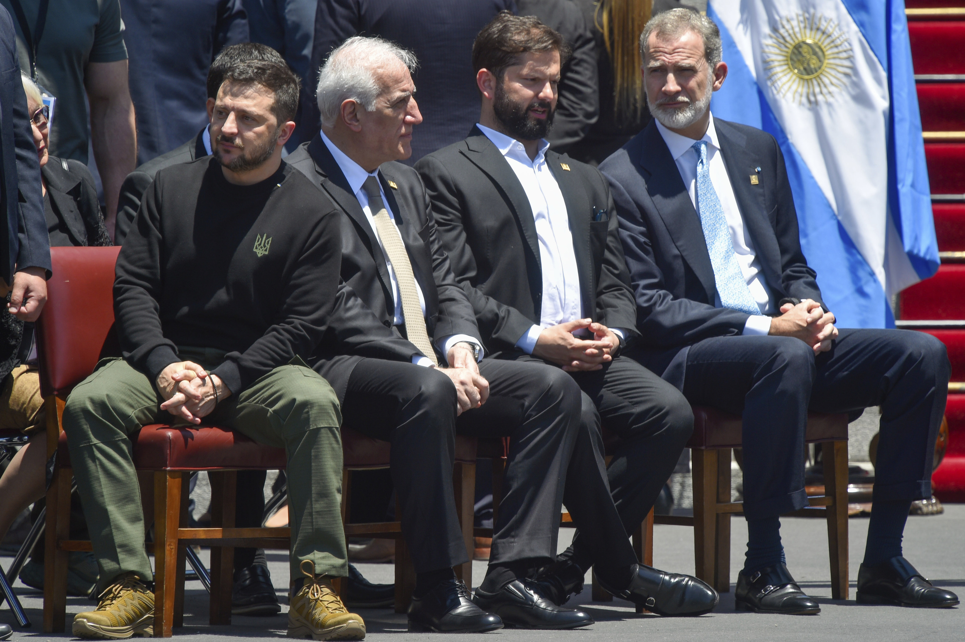 Felipe VI, en la toma de posesin de Javier Milei, junto a Volodimir Zelenski, el presidente armenio Khachaturyan y Gabriel Boric, entre otros.
