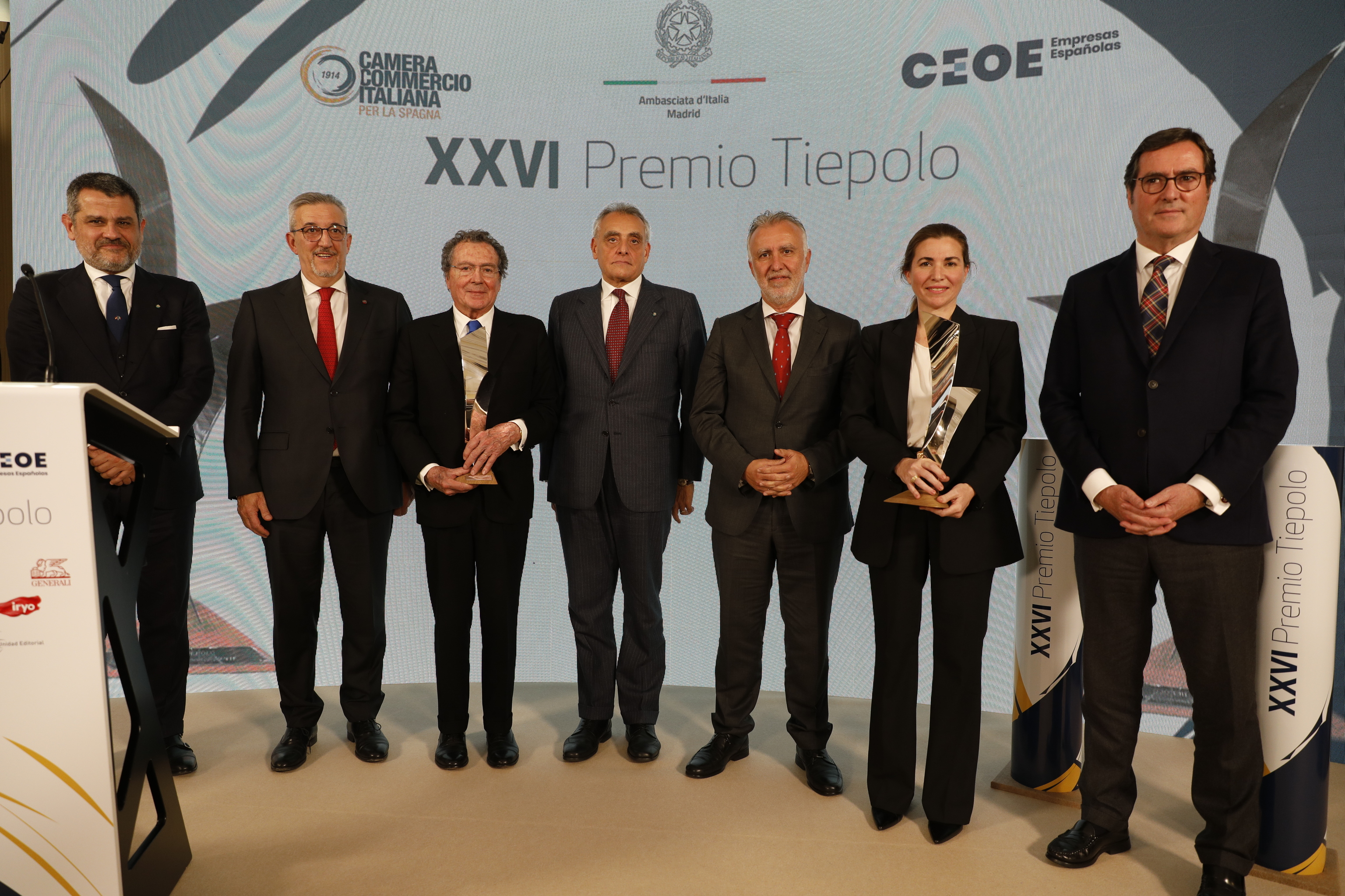 Foto de familia tras la entrega de los Premios Tiepolo 2023 este lunes en la Embajada italiana en Madrid