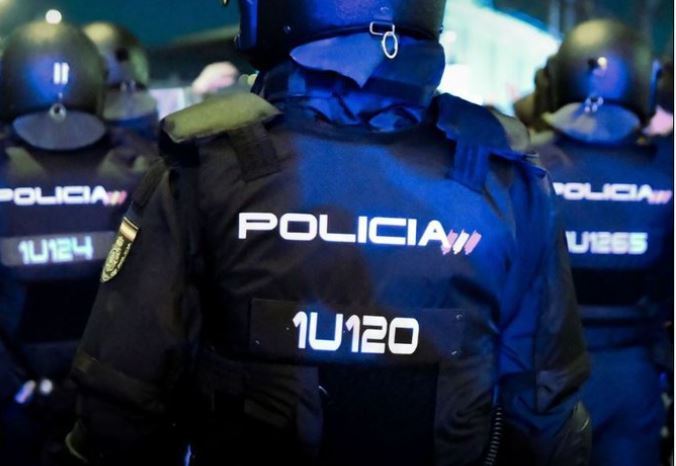 Pitched battle in a Villaverde nightclub: seven detainees and four police officers