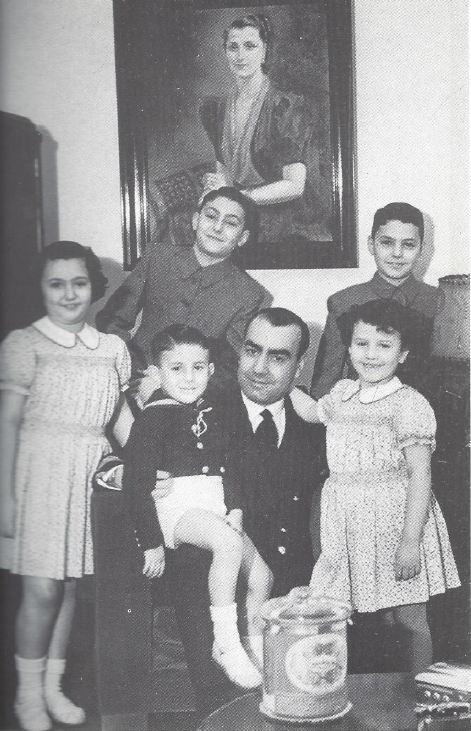 Carrero Blanco, con sus cinco hijos, ya todos fallecidos. Sobre sus rodillas, el padre de Jos Enrique.