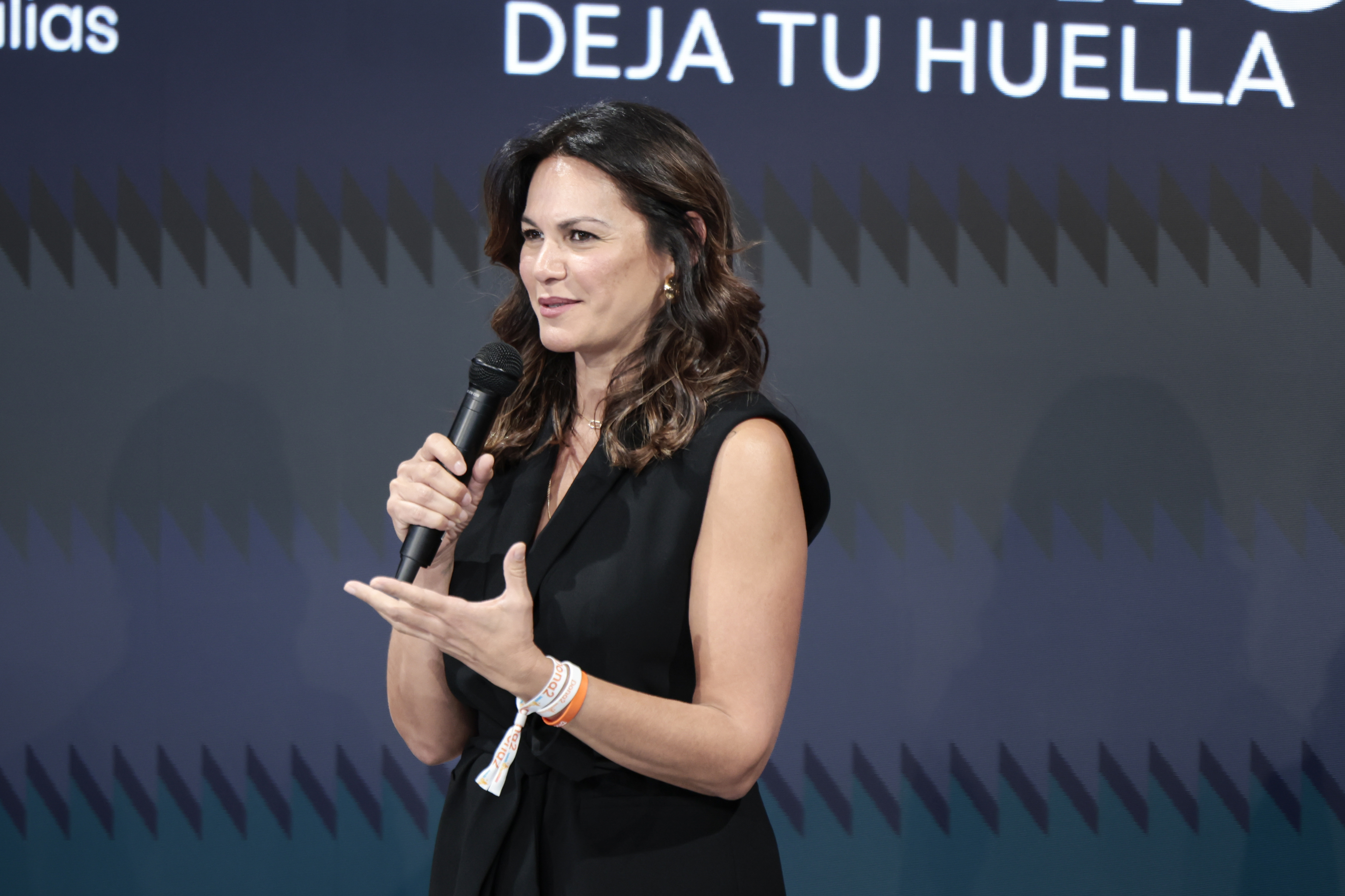 Fabiola Martnez presentando los premios Dona2