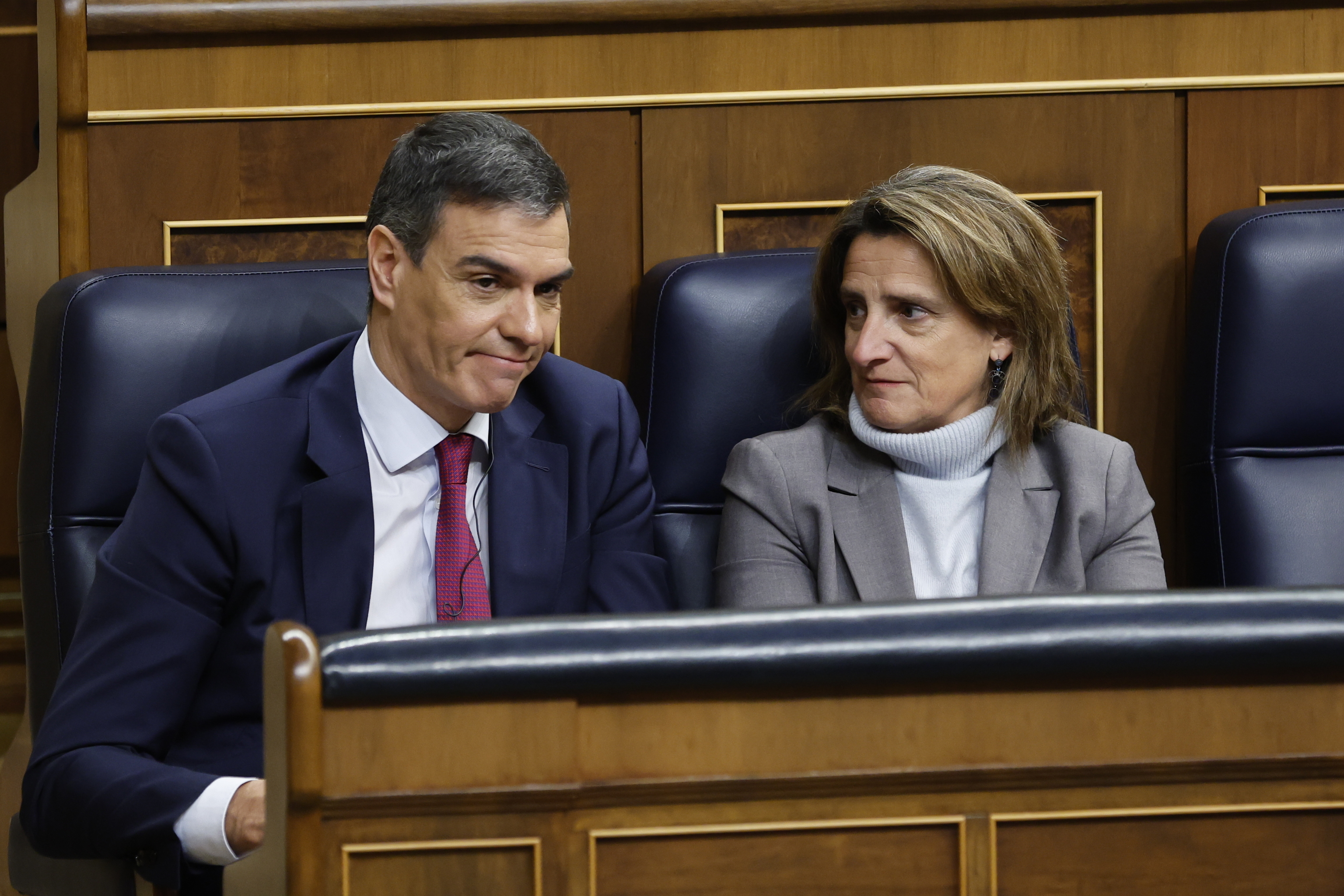 Pedro Snchez y Teresa Ribera, en la bancada del Gobierno.