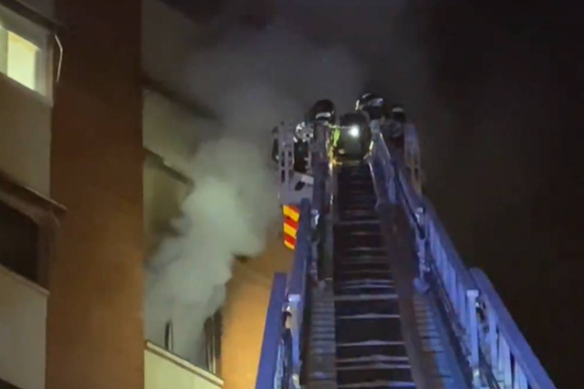 Un incendio en un edificio de Fuencarral deja trece intoxicados por inhalacin de humo