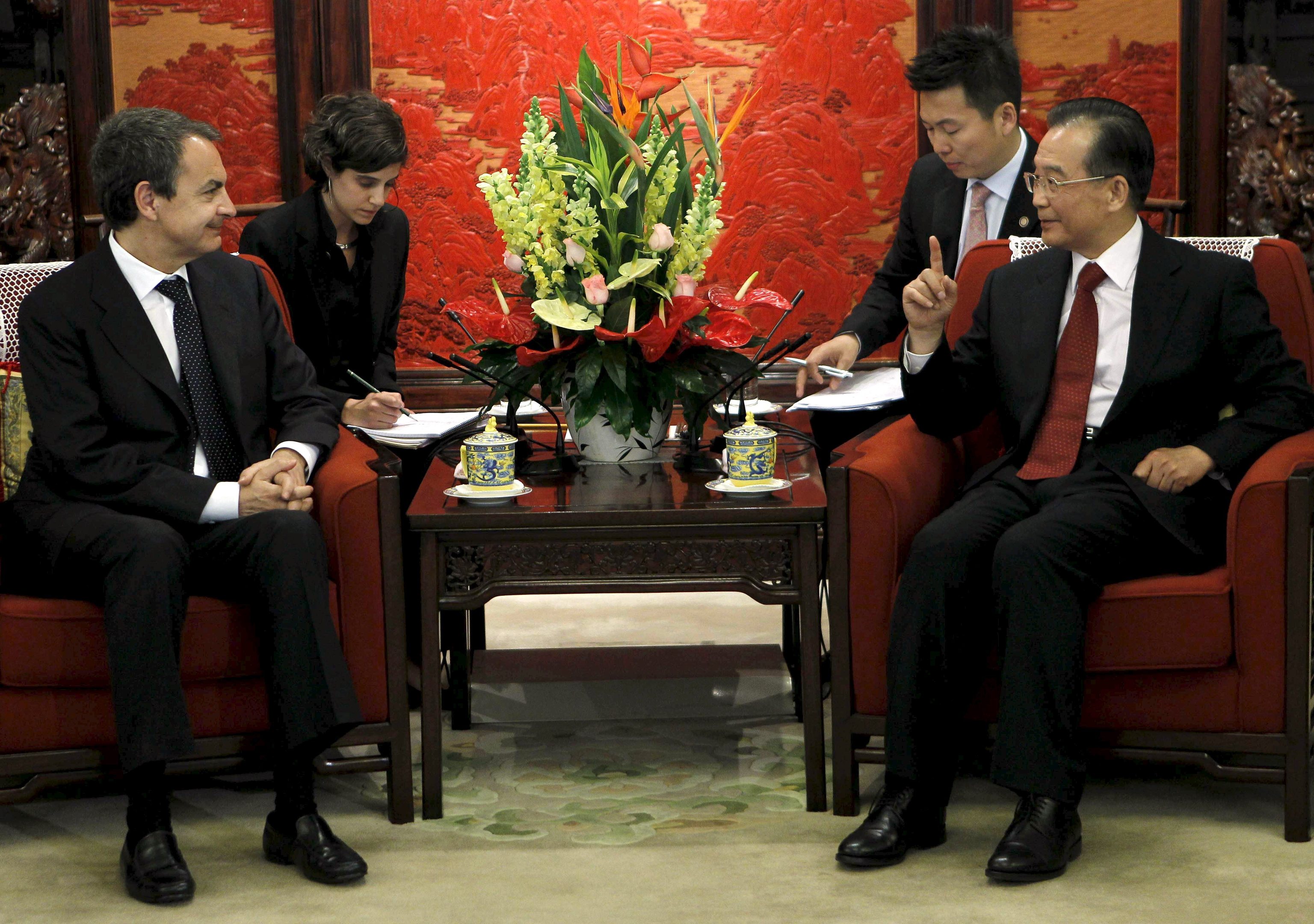 China, desde la crisis econmica, es la zona de confort de Zapatero. Aqu sonre al entonces (2011) primer ministro, Wen Jiabao