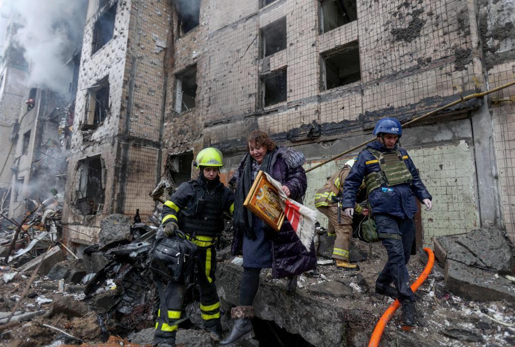 Los habitantes de Kiev que han perdido sus hogares en el último ataque de Rusia