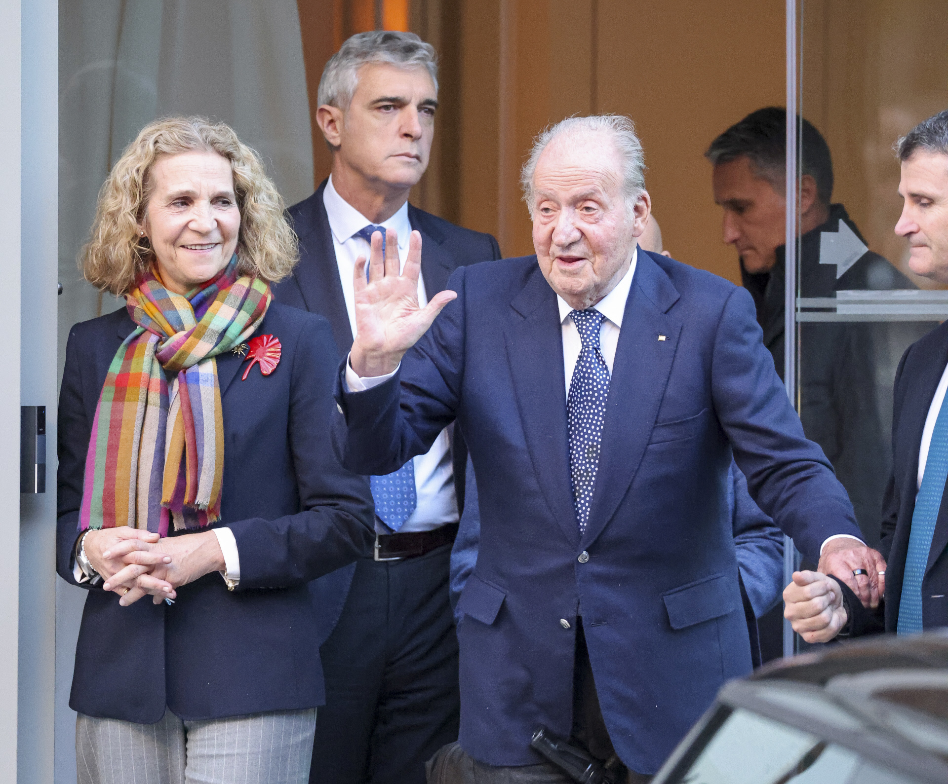 El Rey Juan Carlos con la Infanta Elena el pasado 20 de diciembre en Madrid, donde celebraron el cumpleaos de la duquesa de Lugo.