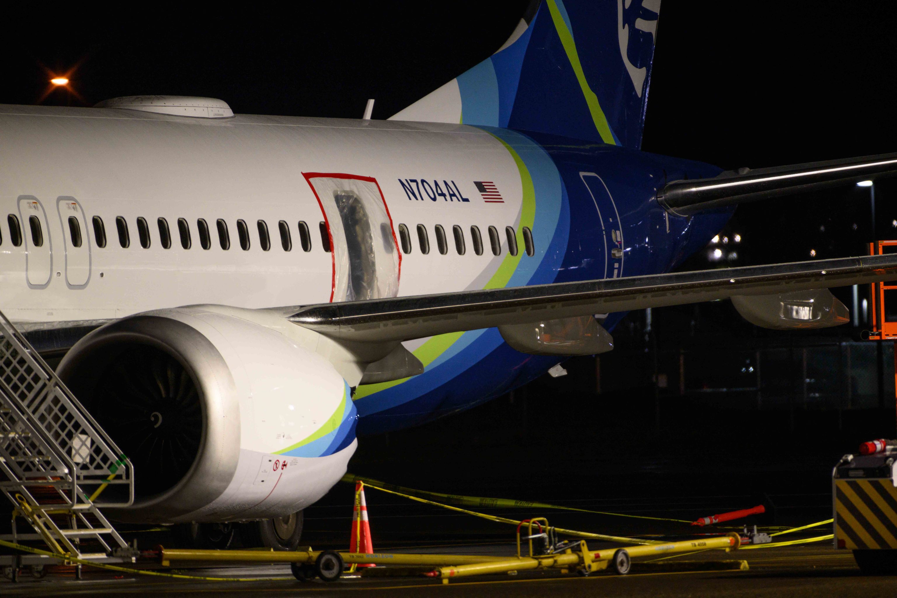 United y Alaska Airlines encuentran piezas sueltas en aviones 737 Max 9, lo que aumenta la presión sobre Boeing