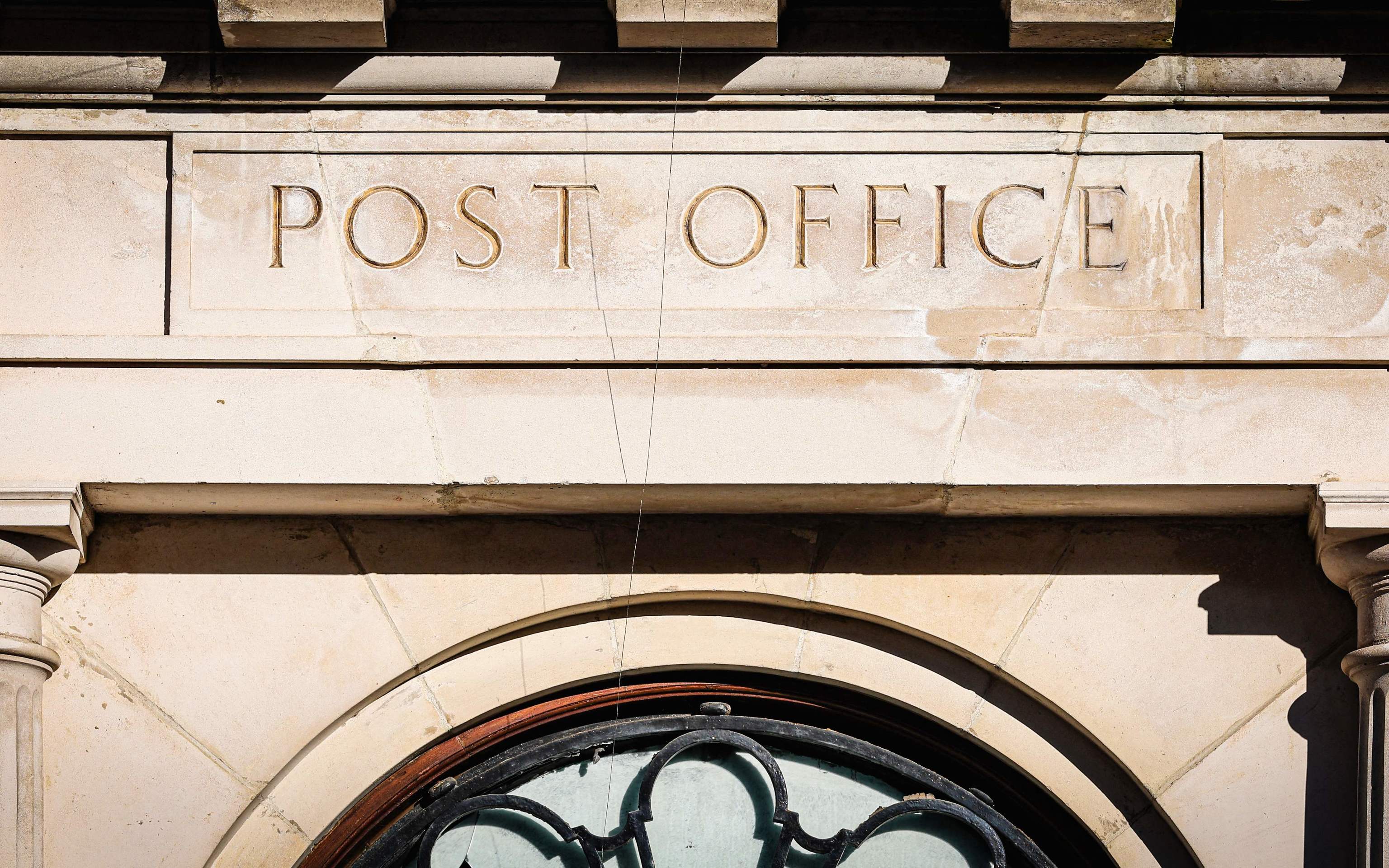El Gobierno británico crea un mecanismo «sin precedentes» para exonerar a los empleados postales condenados injustamente