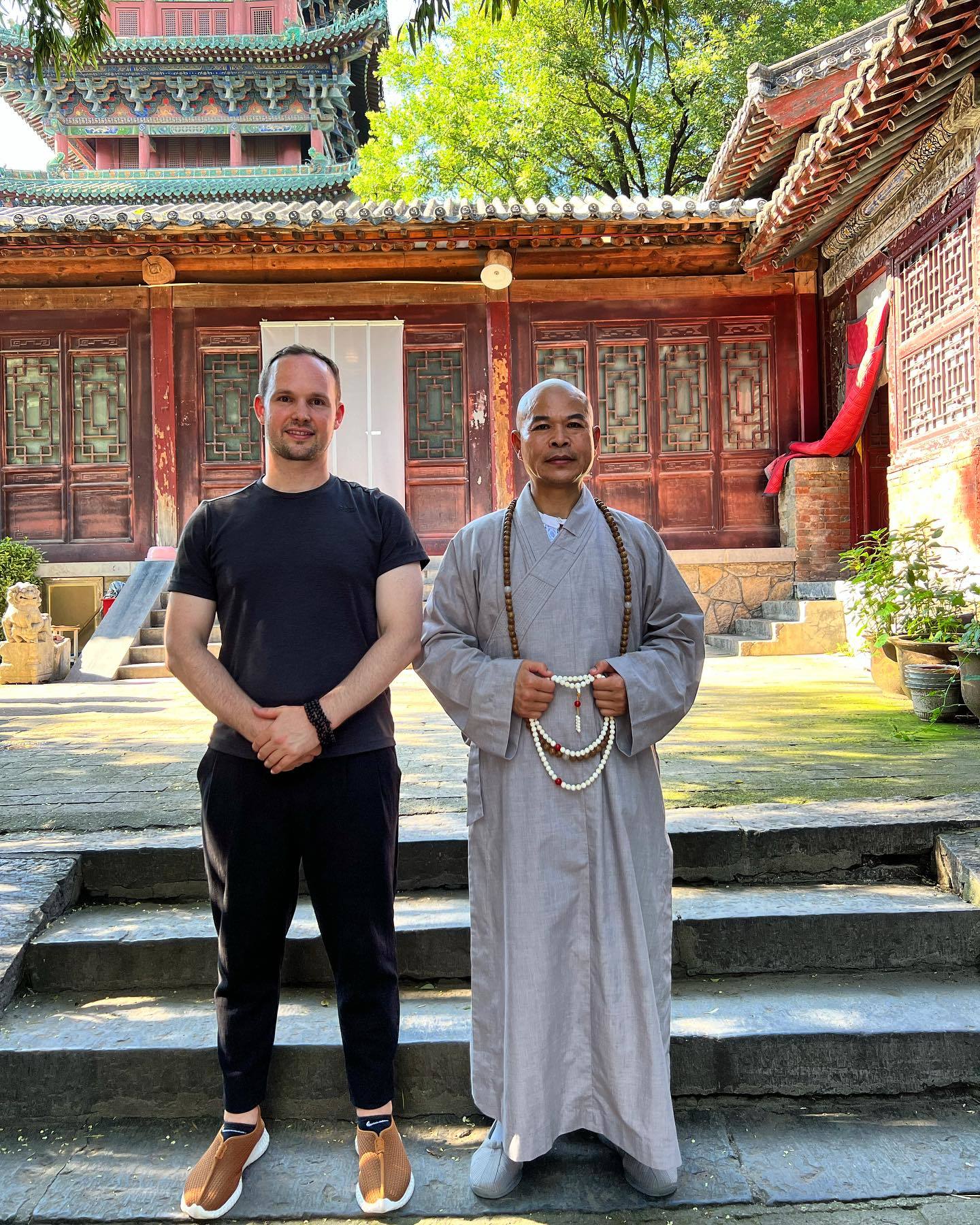Tombolato, con su maestro Shi De Yang, uno de los mximos exponentes del kung fu shaolin.