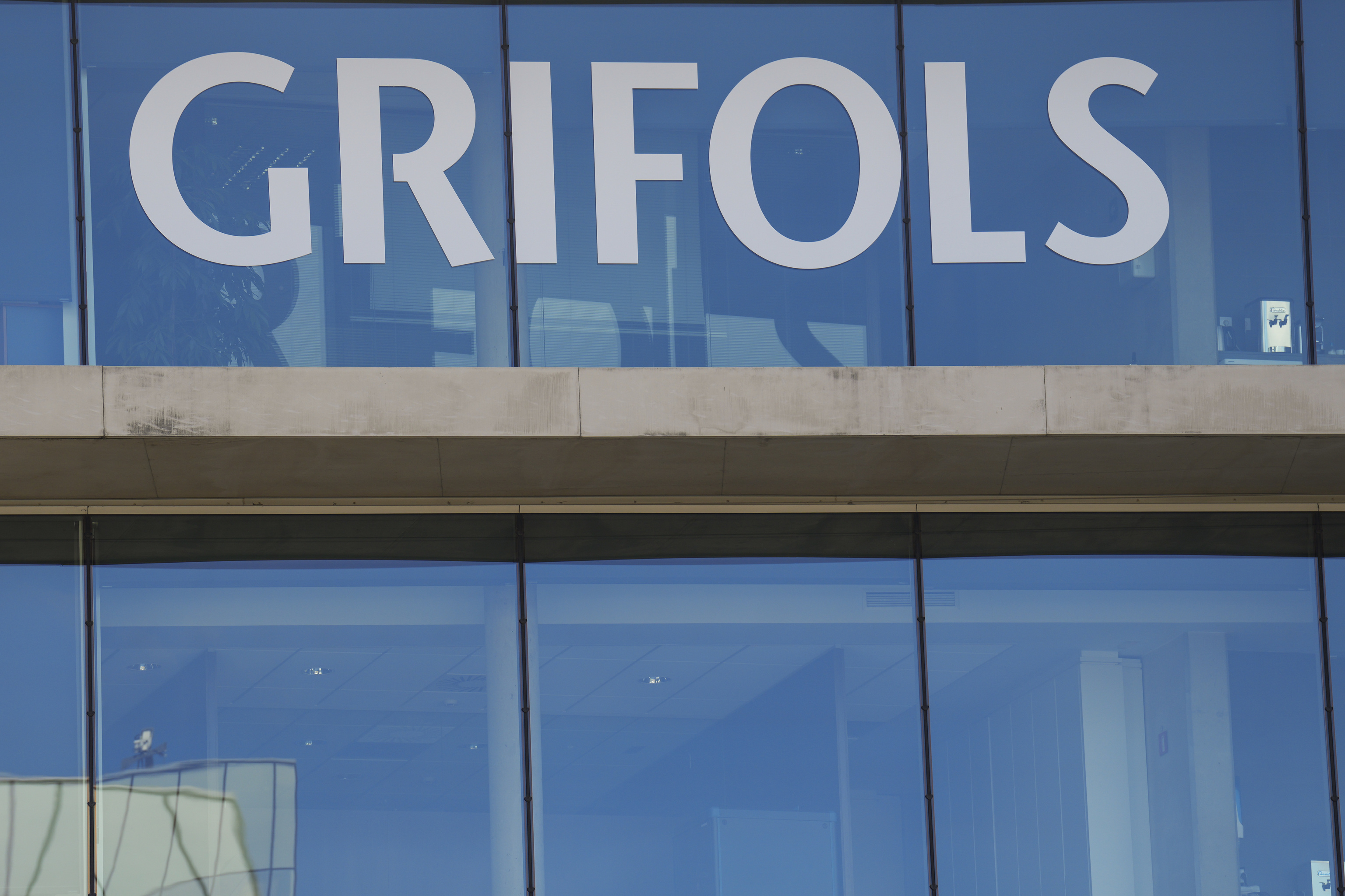 La desconfianza de los inversores acorrala a Grifols: «Llevan años jugando en el límite»