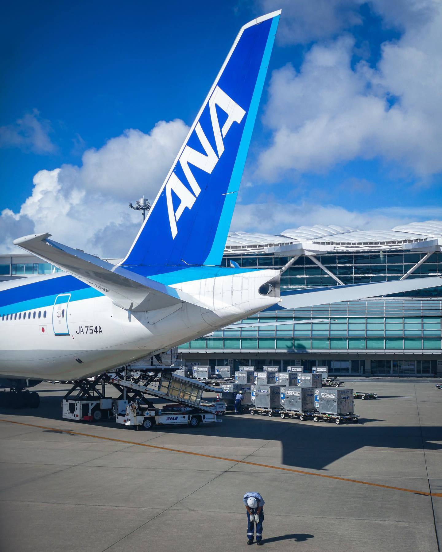 Un Boeing 737 vuelve al aeropuerto del que despegó en Japón tras detectar una grieta en la ventana de la cabina durante el vuelo