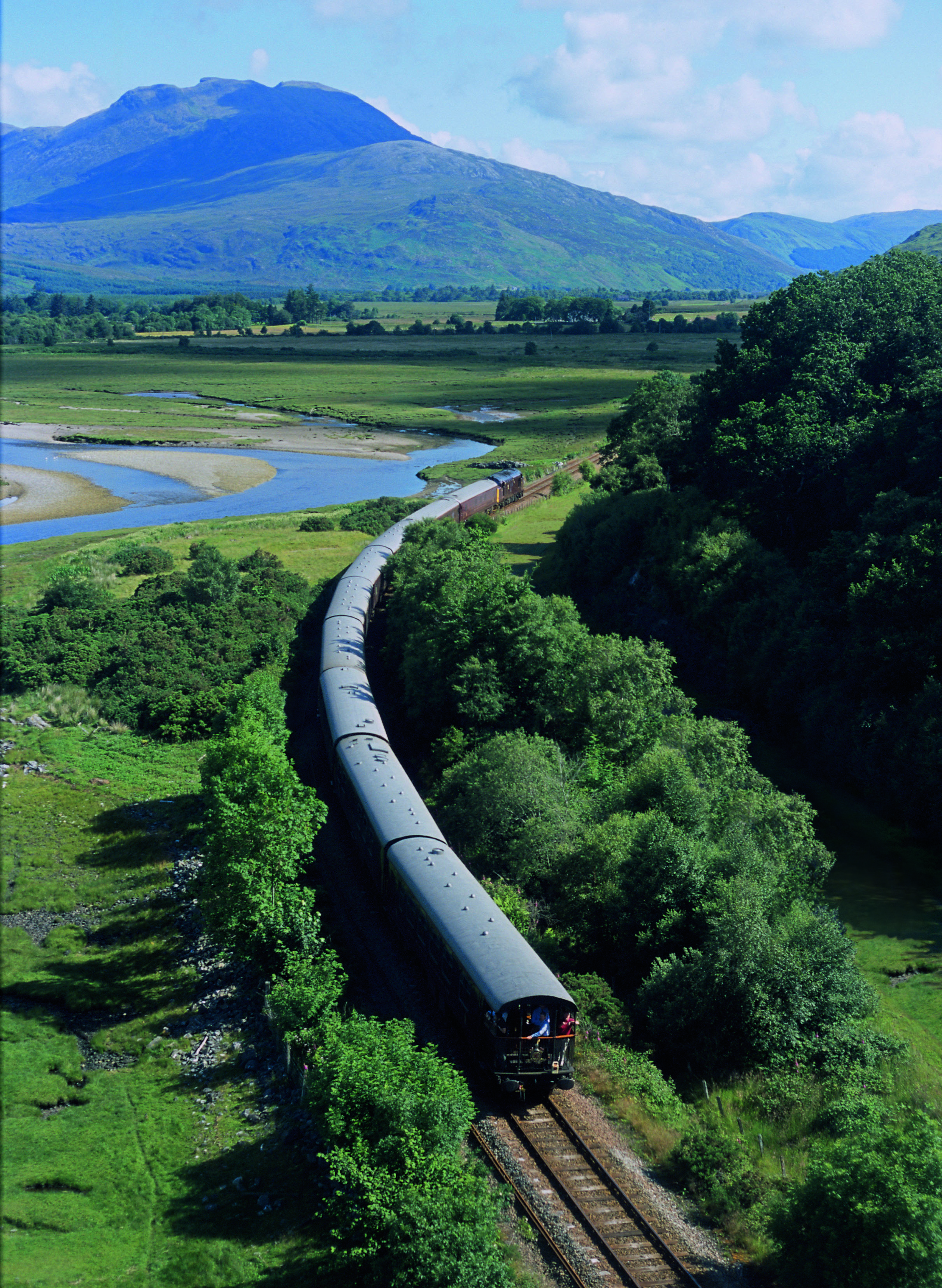 El Belmond Royal Scotsman, el tren más exclusivo, bonito y legendario de las Tierras Altas de Escocia.