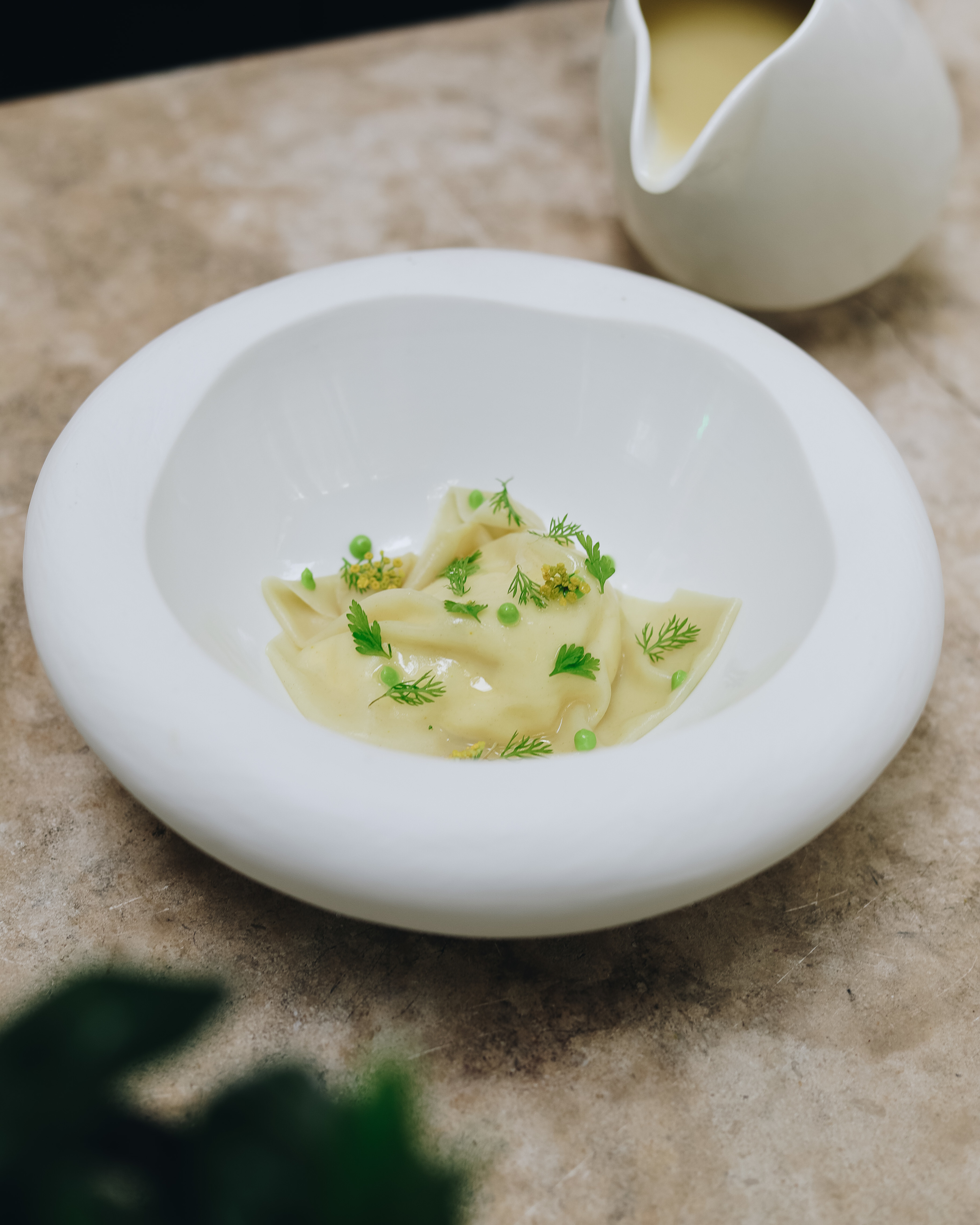 La Purrusalda: velouté suave de ajo, crema fina de bacalao y pasta fresca.
