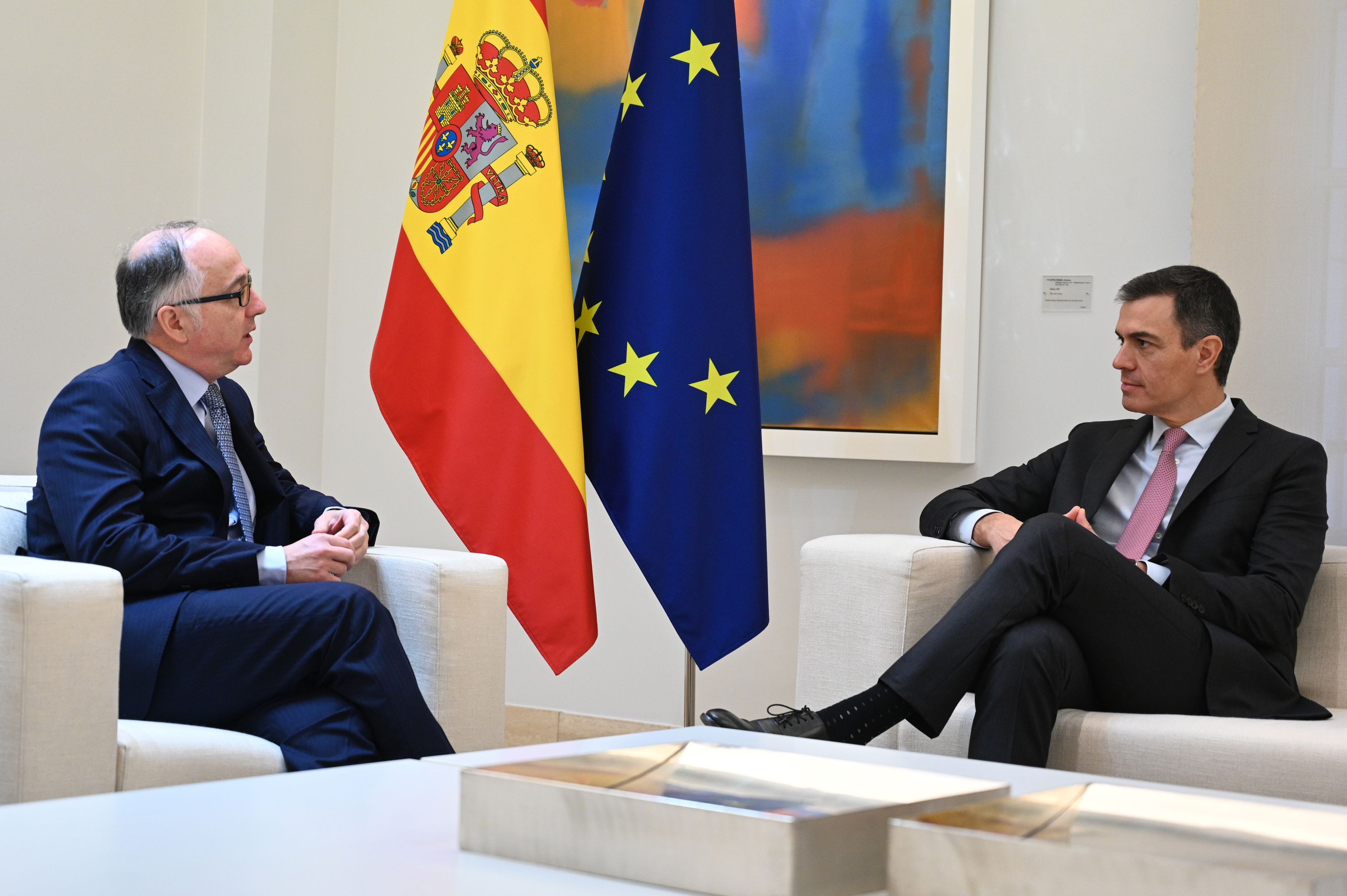 Luis Gallego se reúne con Pedro Sánchez para analizar la inversión de 6.000 millones de euros de IAG